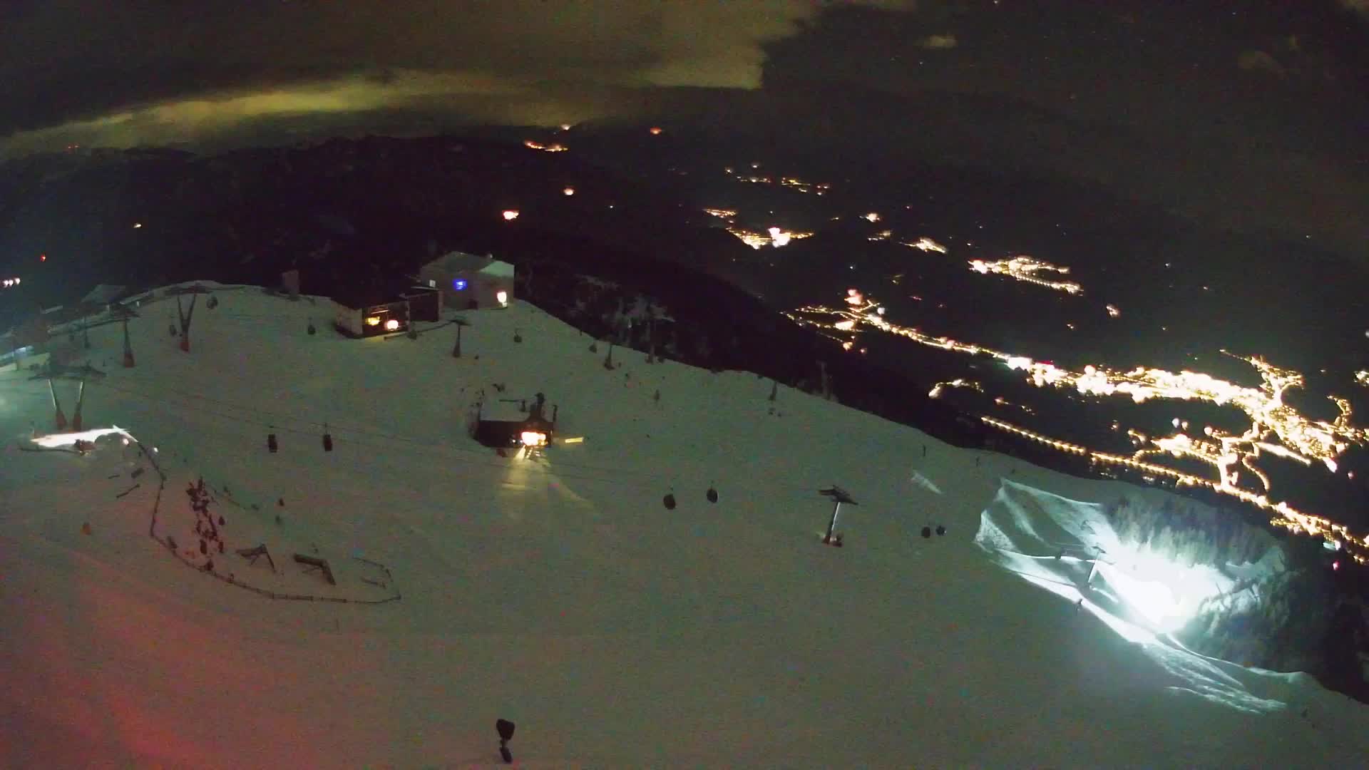 Cima estación de esquí Kronplatz | vista hacia Brunico