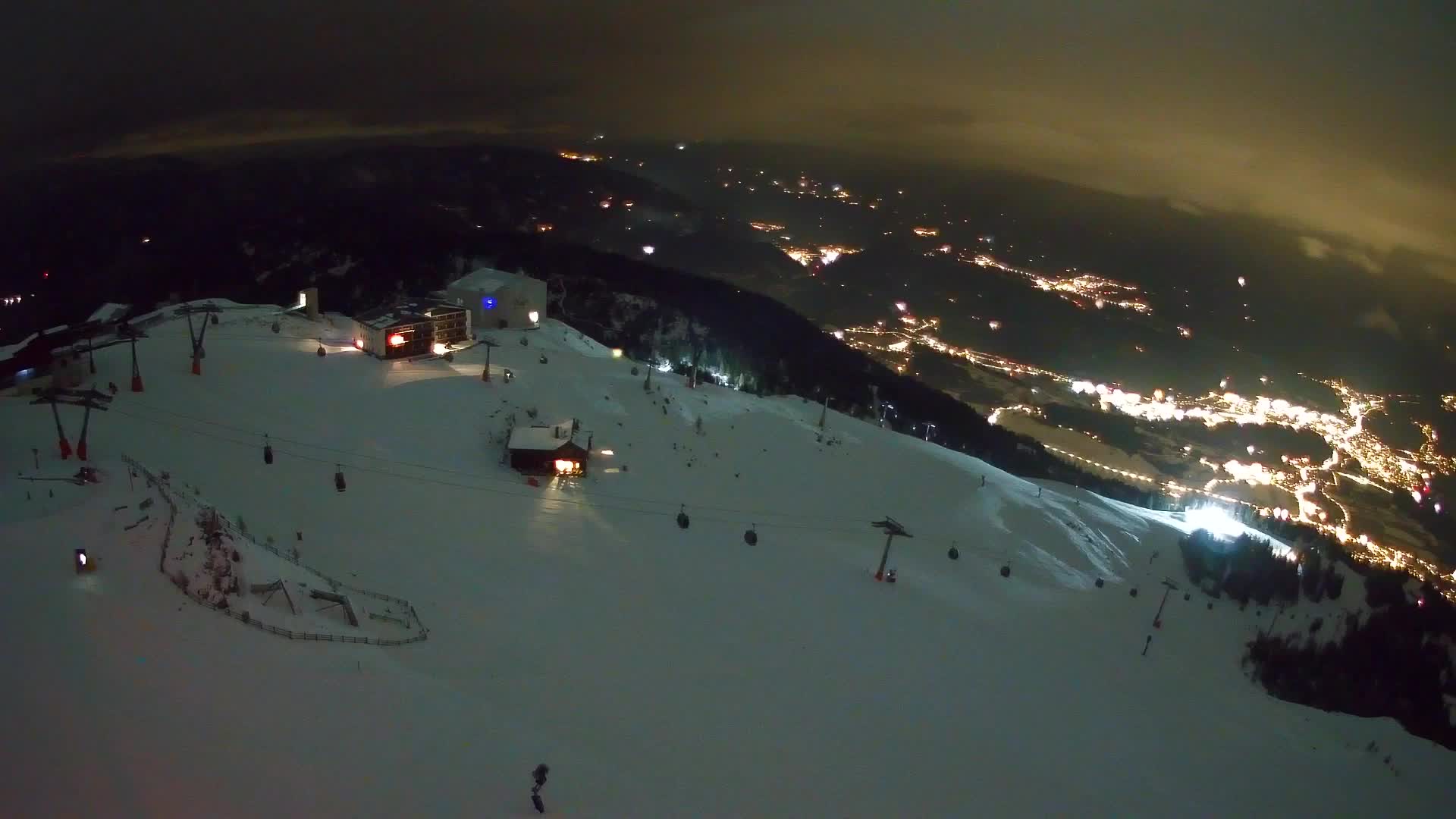 Cima estación de esquí Kronplatz | vista hacia Brunico