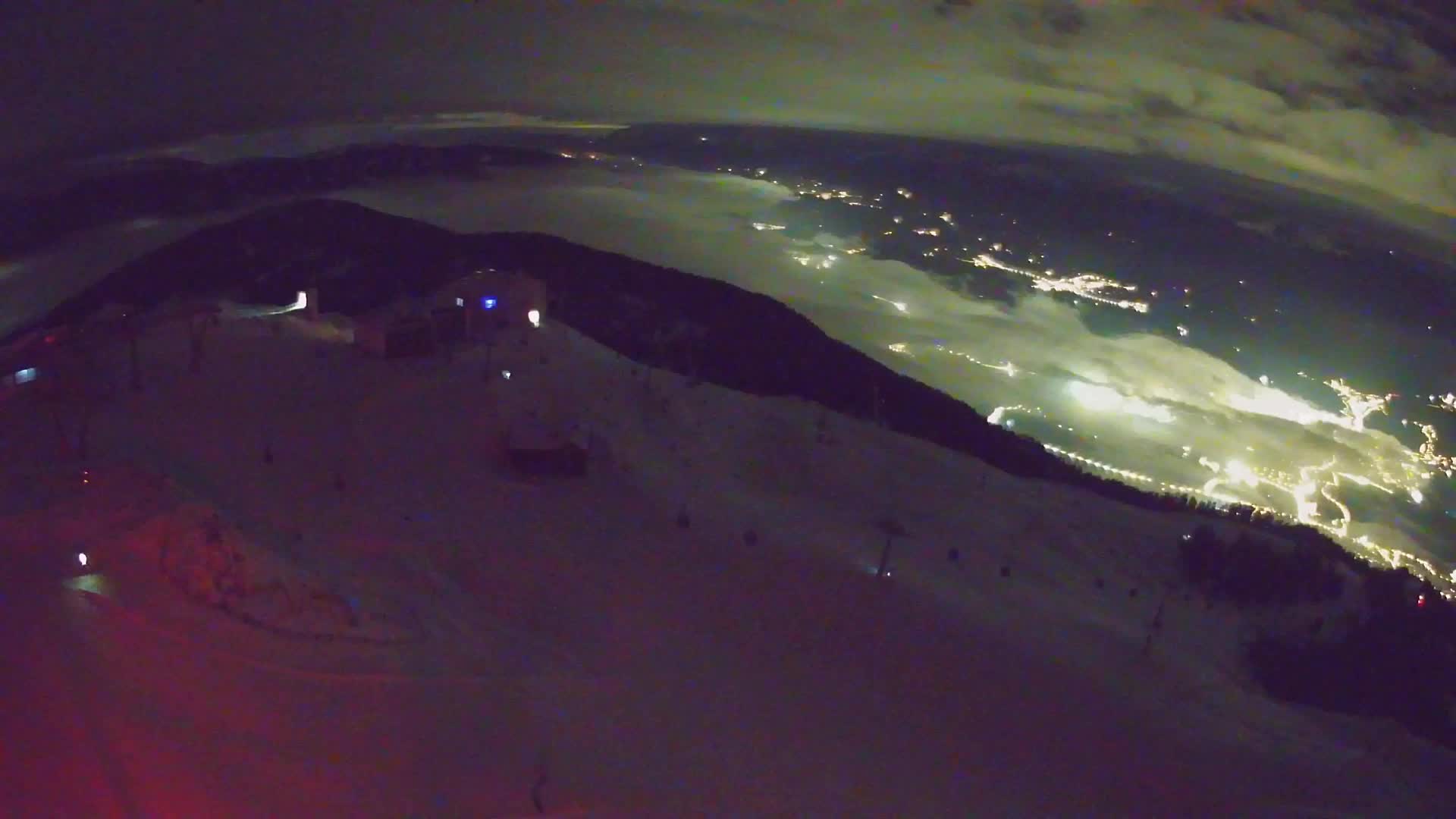 Cima estación de esquí Kronplatz | vista hacia Brunico