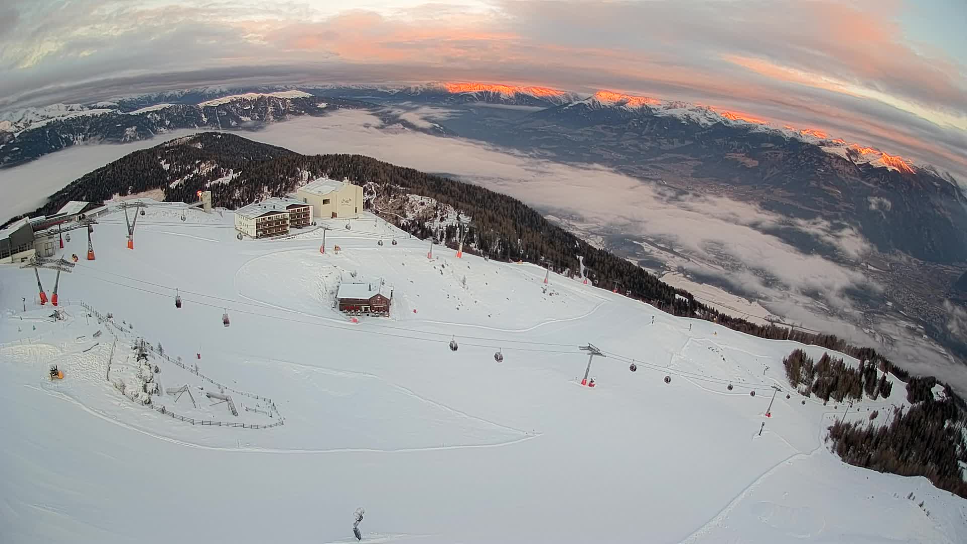 Cima estación de esquí Kronplatz | vista hacia Brunico
