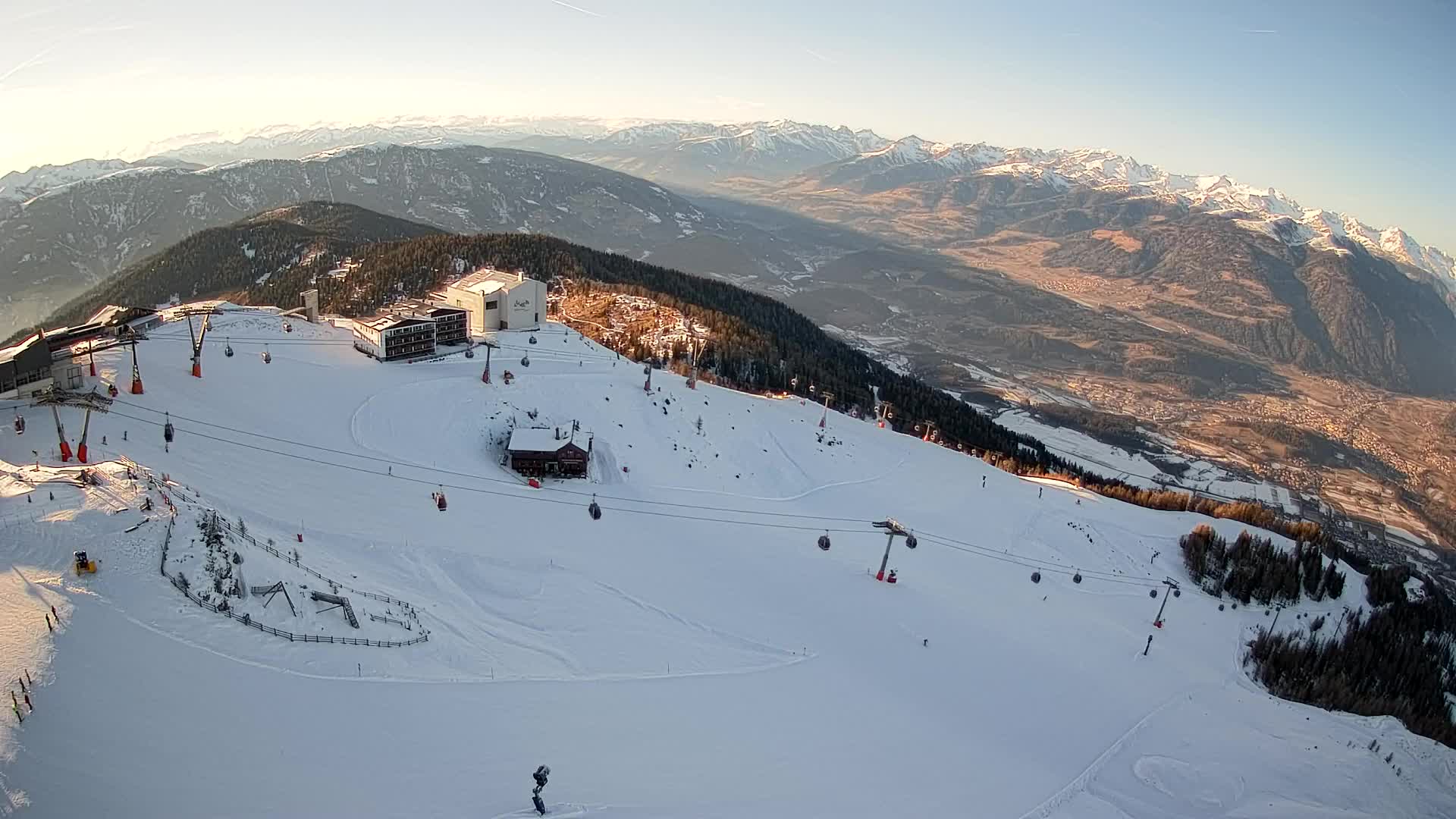 Cima estación de esquí Kronplatz | vista hacia Brunico