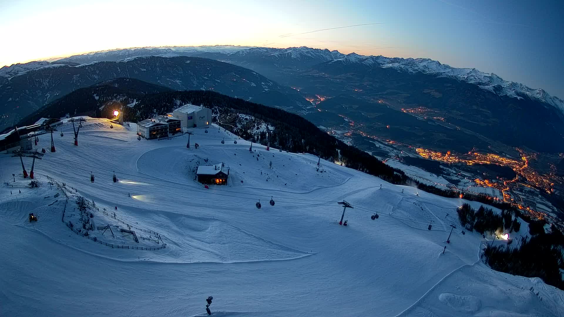 Cima estación de esquí Kronplatz | vista hacia Brunico