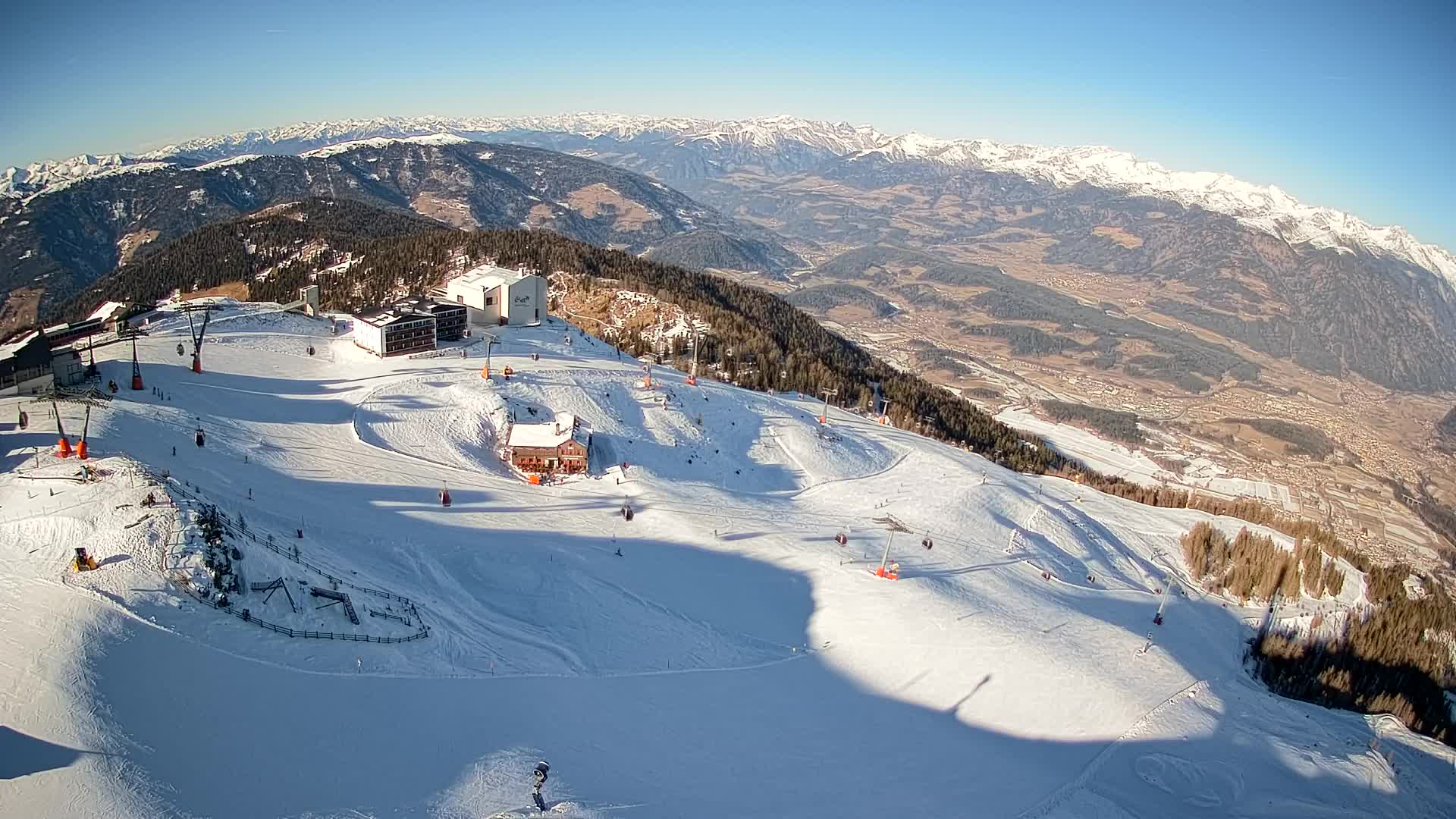 Cima estación de esquí Kronplatz | vista hacia Brunico