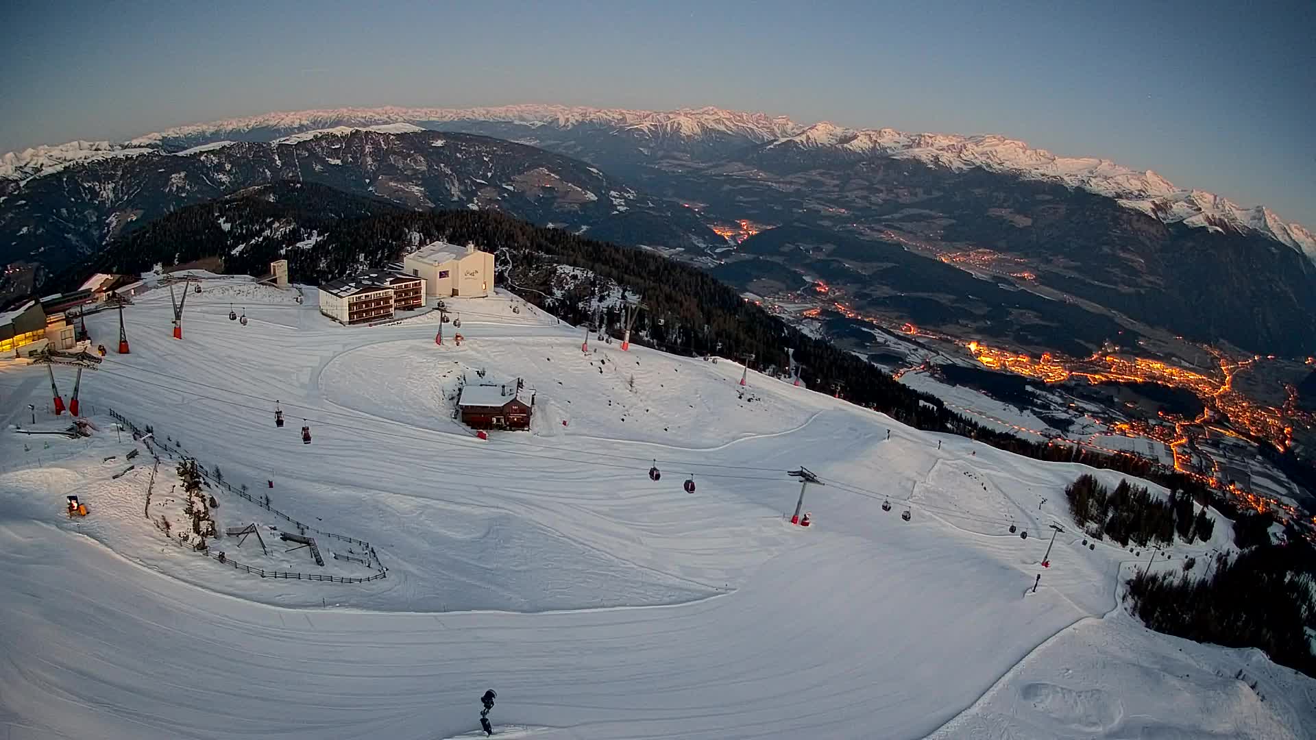 Cima estación de esquí Kronplatz | vista hacia Brunico