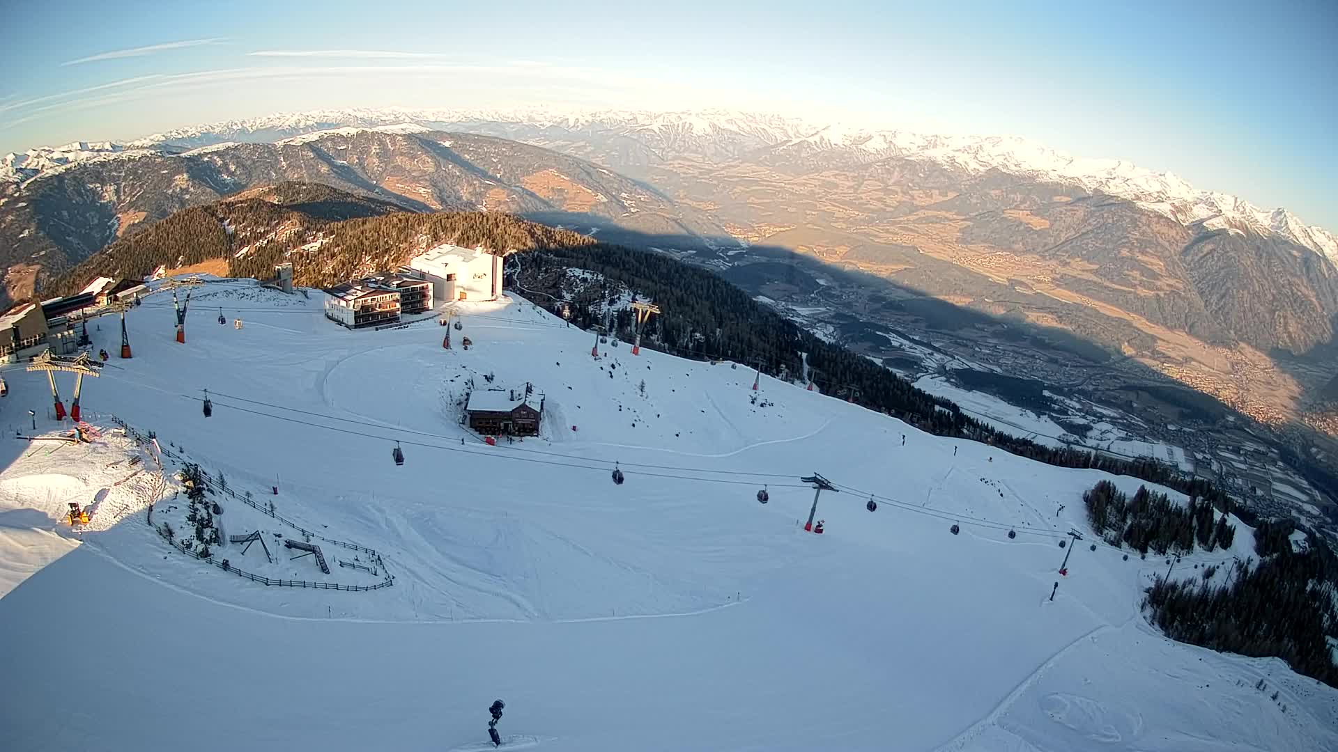 Cima estación de esquí Kronplatz | vista hacia Brunico