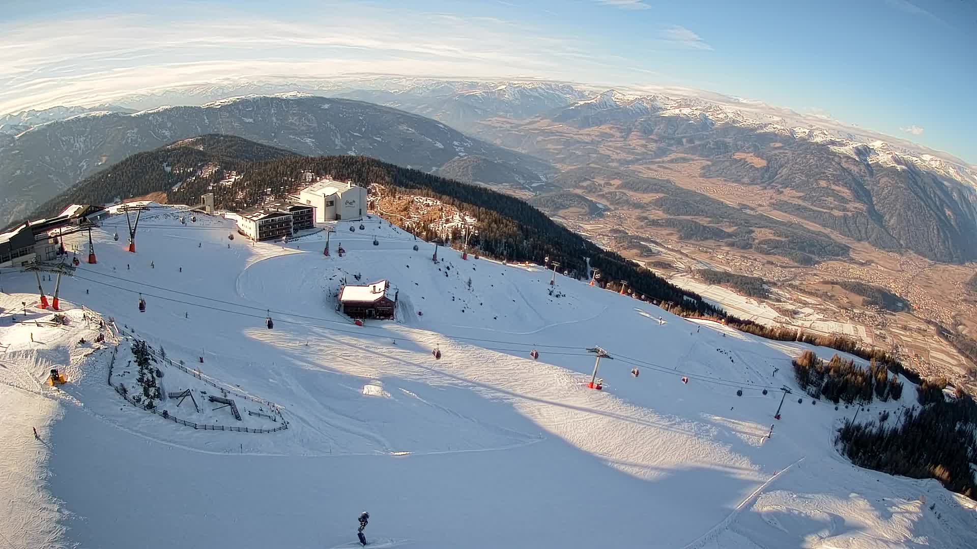 Cima estación de esquí Kronplatz | vista hacia Brunico