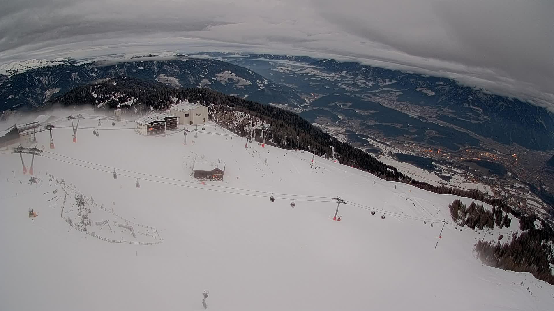 Stazione sciistica di Plan de Corones | vista su Brunico