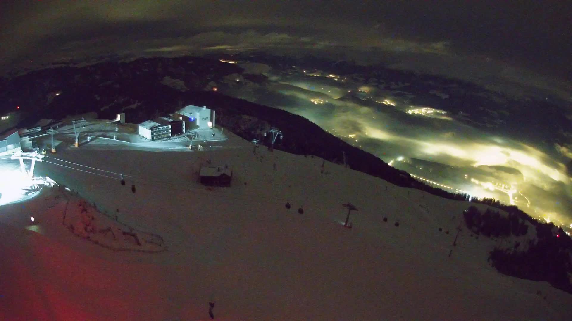 Cima estación de esquí Kronplatz | vista hacia Brunico