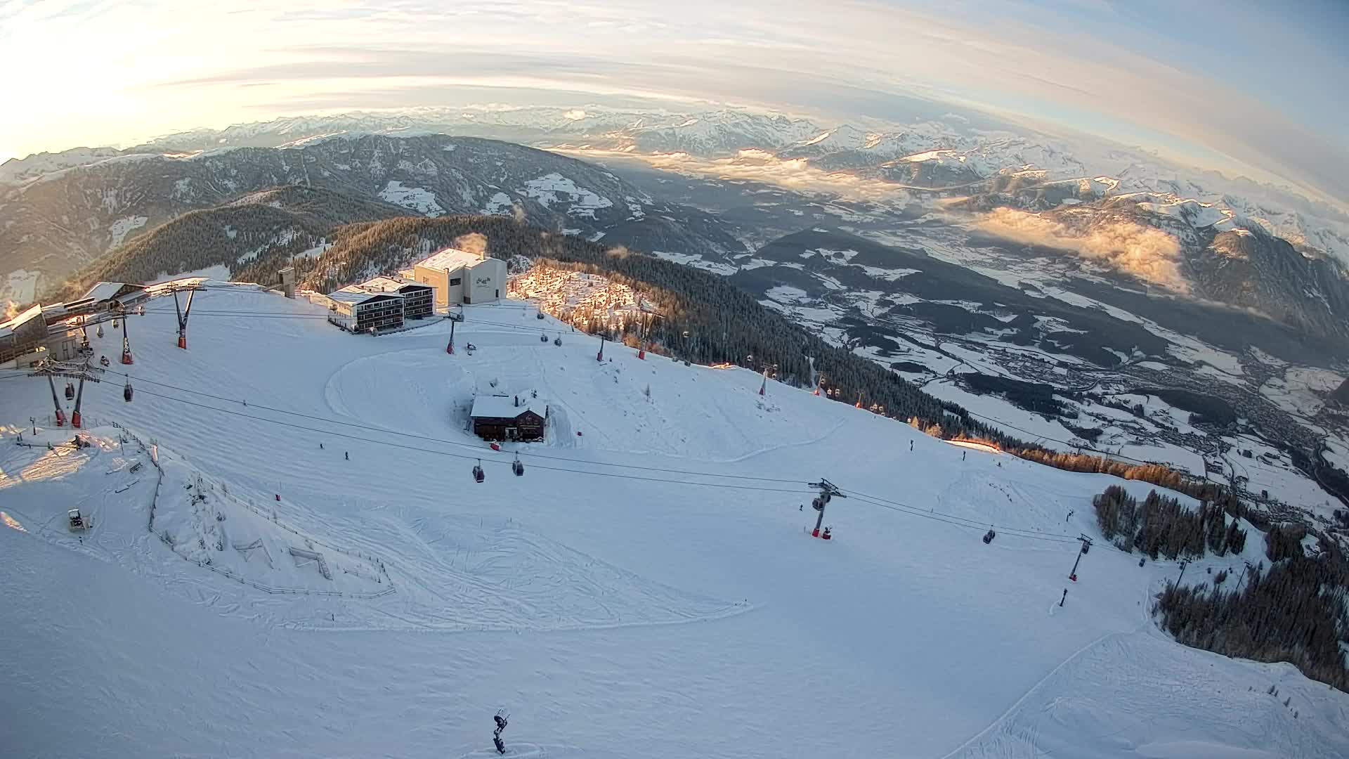 Cima estación de esquí Kronplatz | vista hacia Brunico