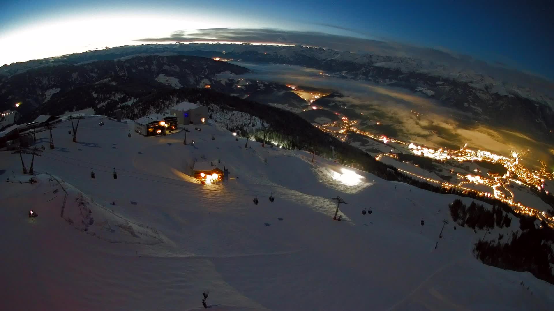 Cima estación de esquí Kronplatz | vista hacia Brunico