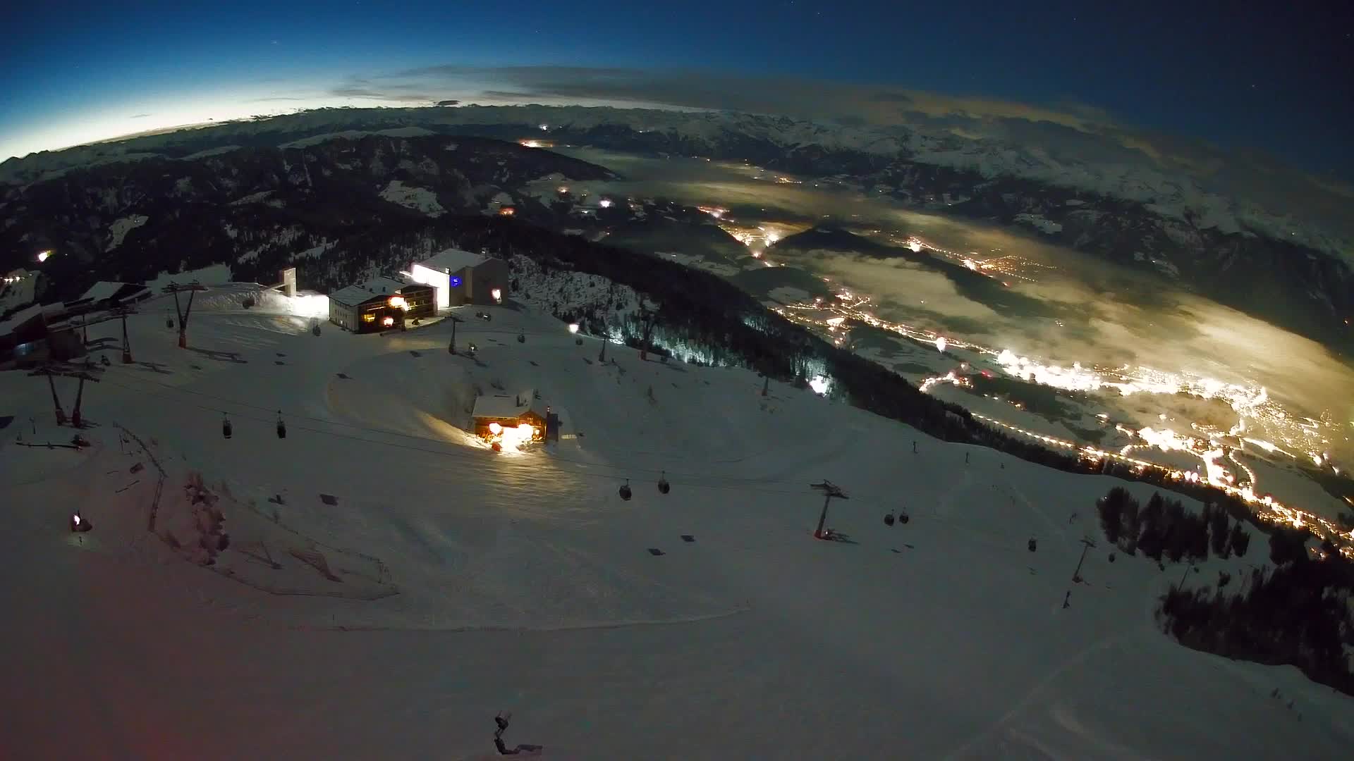 Cima estación de esquí Kronplatz | vista hacia Brunico