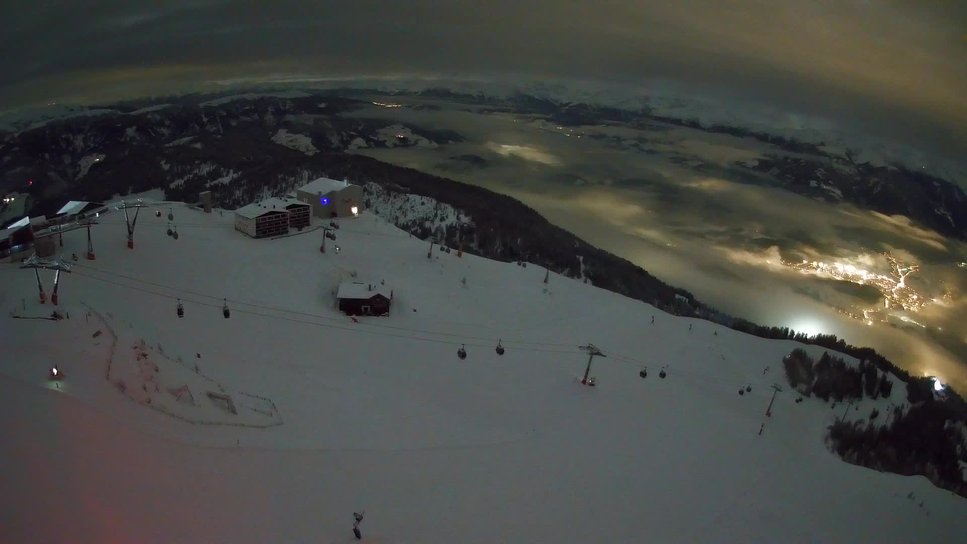Cima estación de esquí Kronplatz | vista hacia Brunico