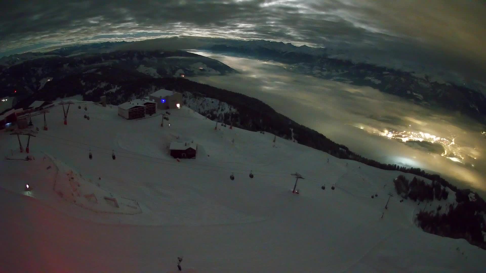 Cima estación de esquí Kronplatz | vista hacia Brunico