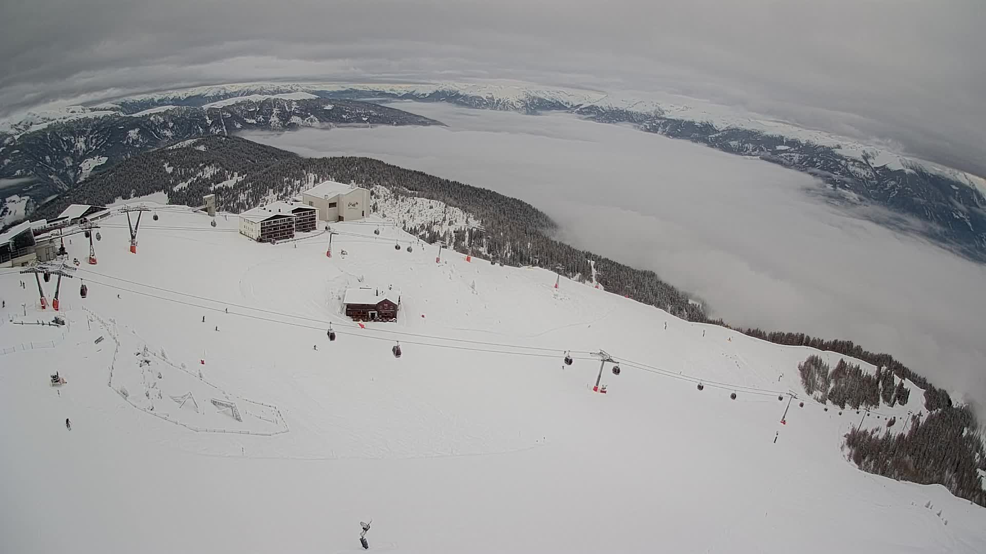 Cima estación de esquí Kronplatz | vista hacia Brunico