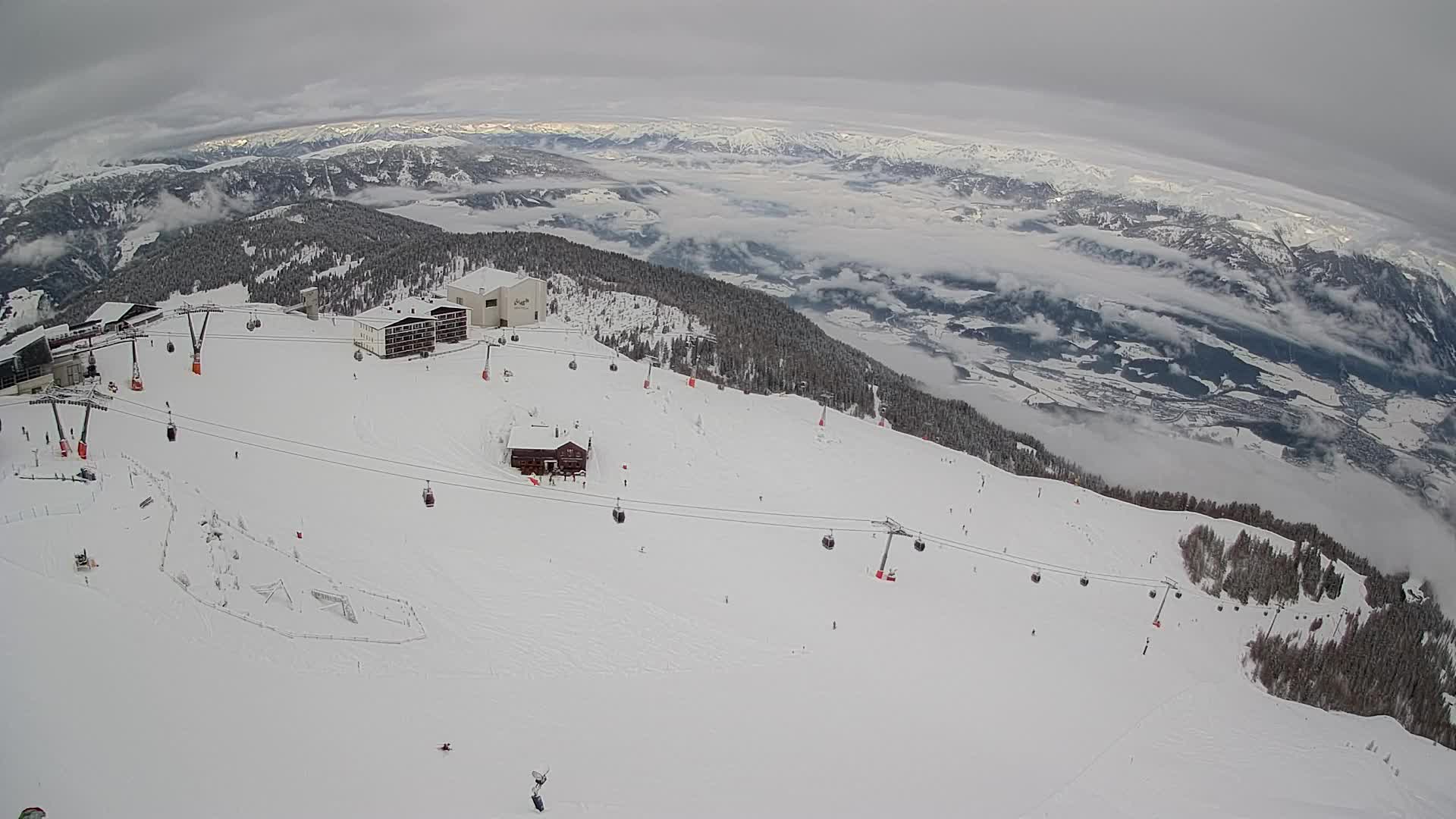 Cima estación de esquí Kronplatz | vista hacia Brunico