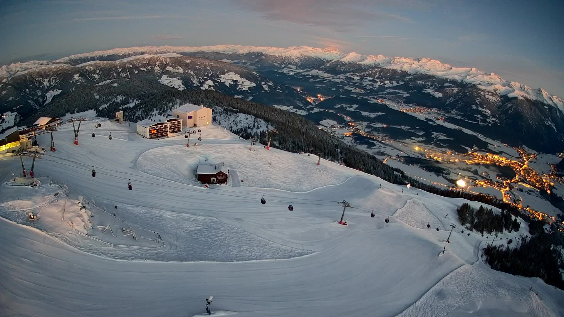 Cima estación de esquí Kronplatz | vista hacia Brunico