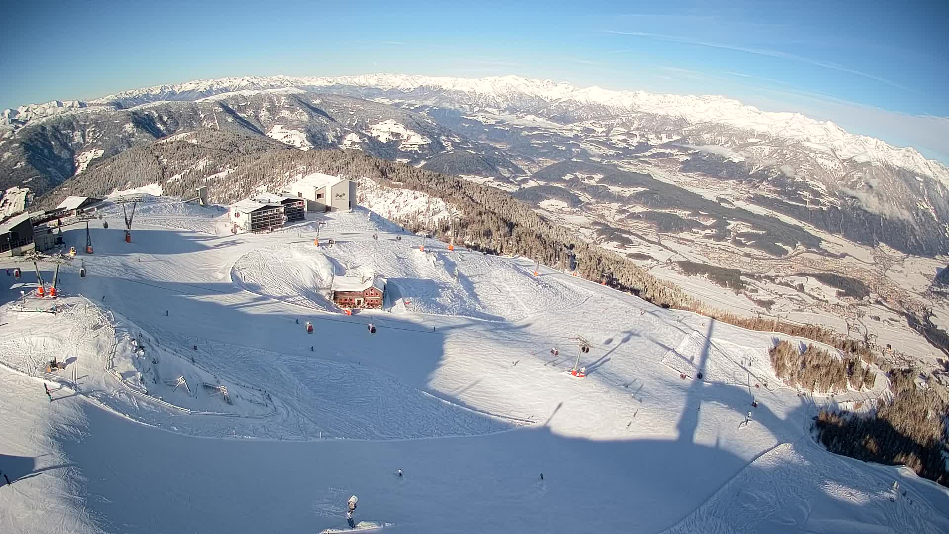 Cima estación de esquí Kronplatz | vista hacia Brunico