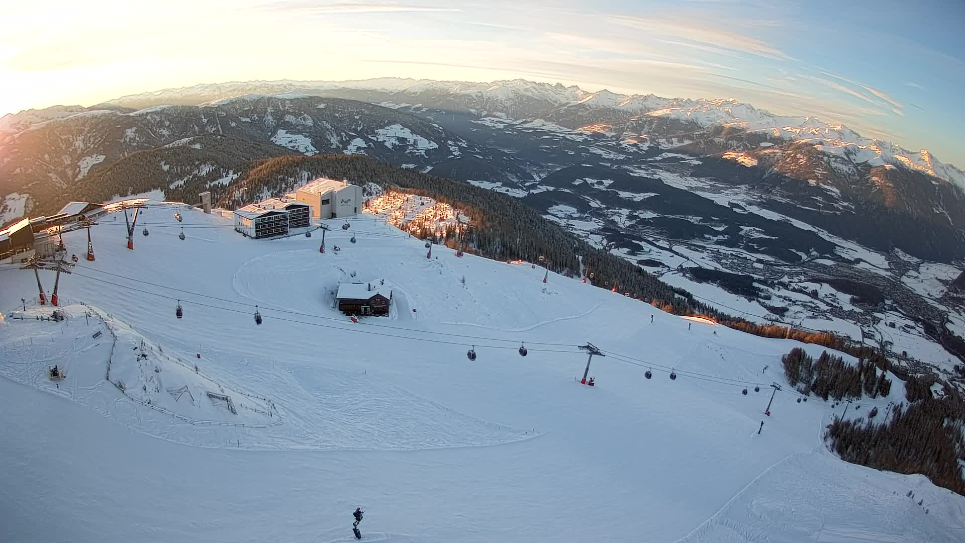 Cima estación de esquí Kronplatz | vista hacia Brunico