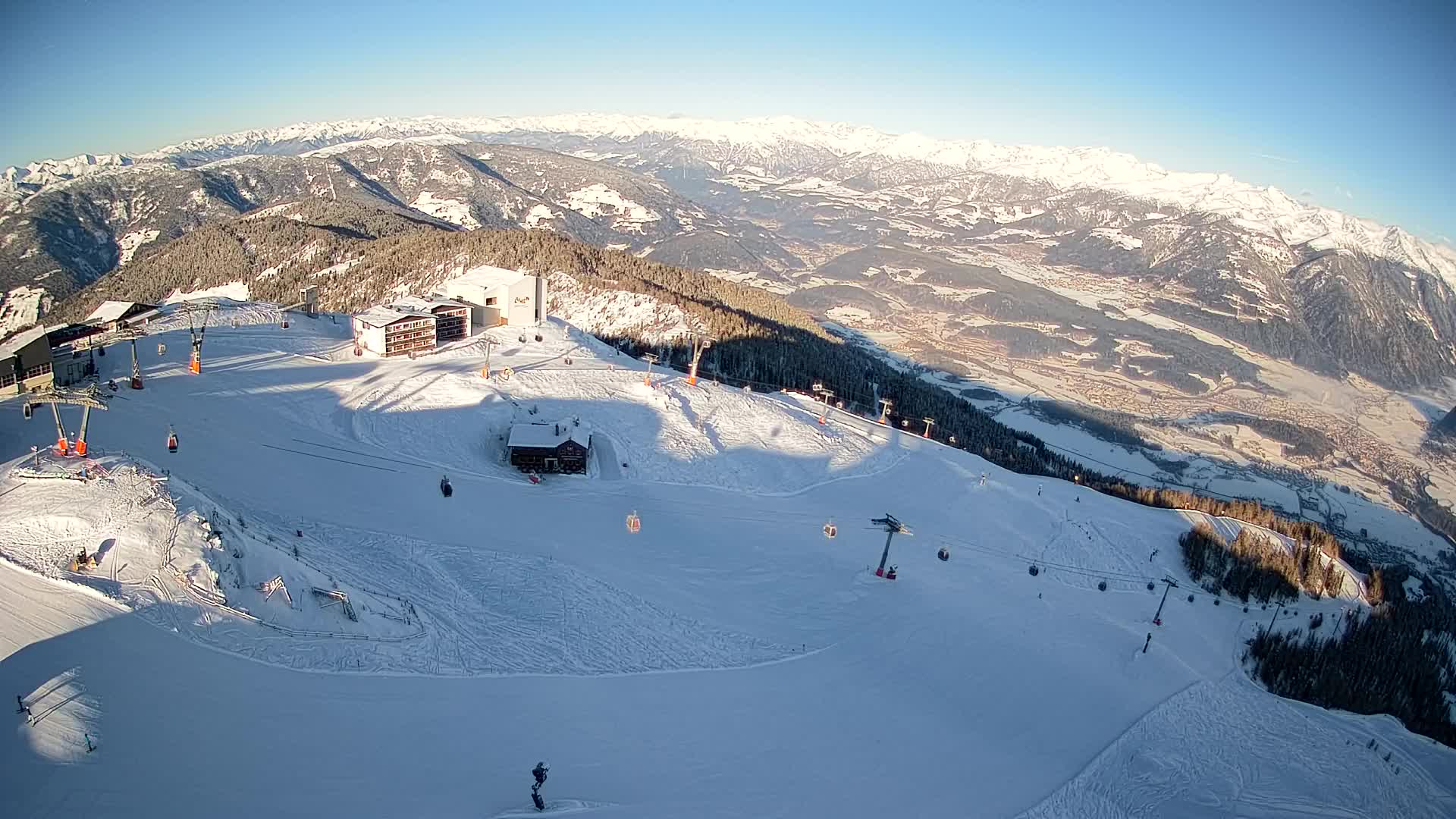 Cima estación de esquí Kronplatz | vista hacia Brunico