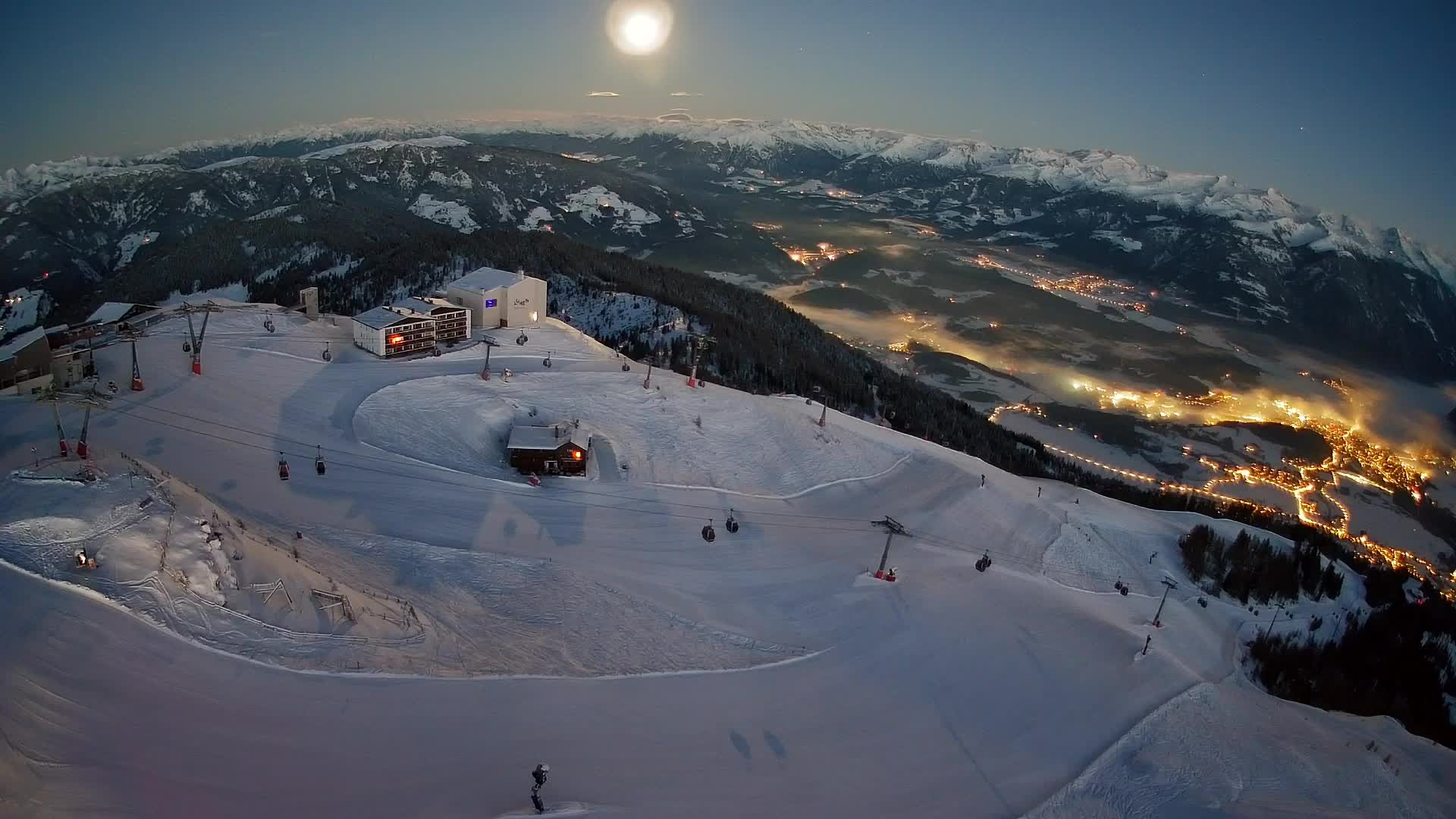Cima estación de esquí Kronplatz | vista hacia Brunico