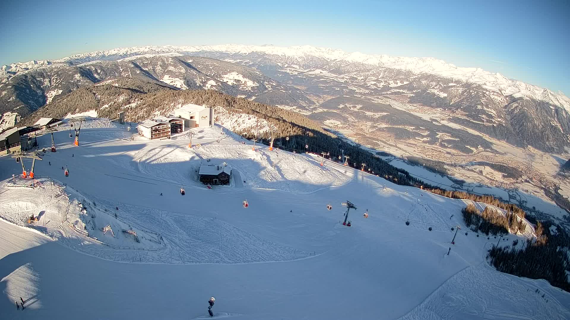 Cima estación de esquí Kronplatz | vista hacia Brunico