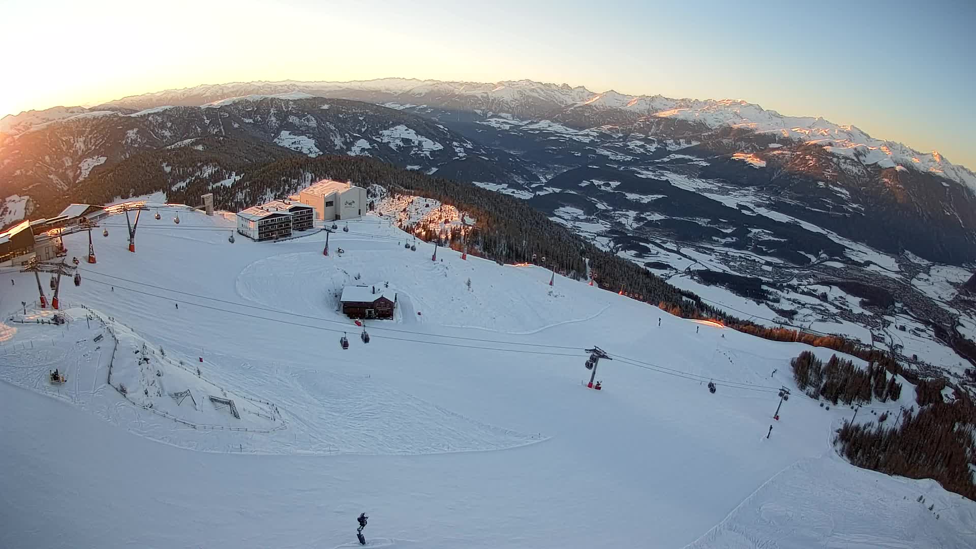 Cima estación de esquí Kronplatz | vista hacia Brunico