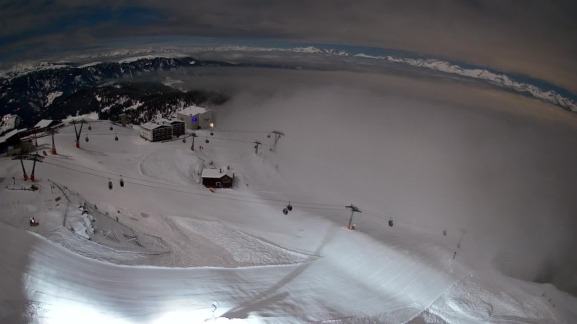 Cima estación de esquí Kronplatz | vista hacia Brunico