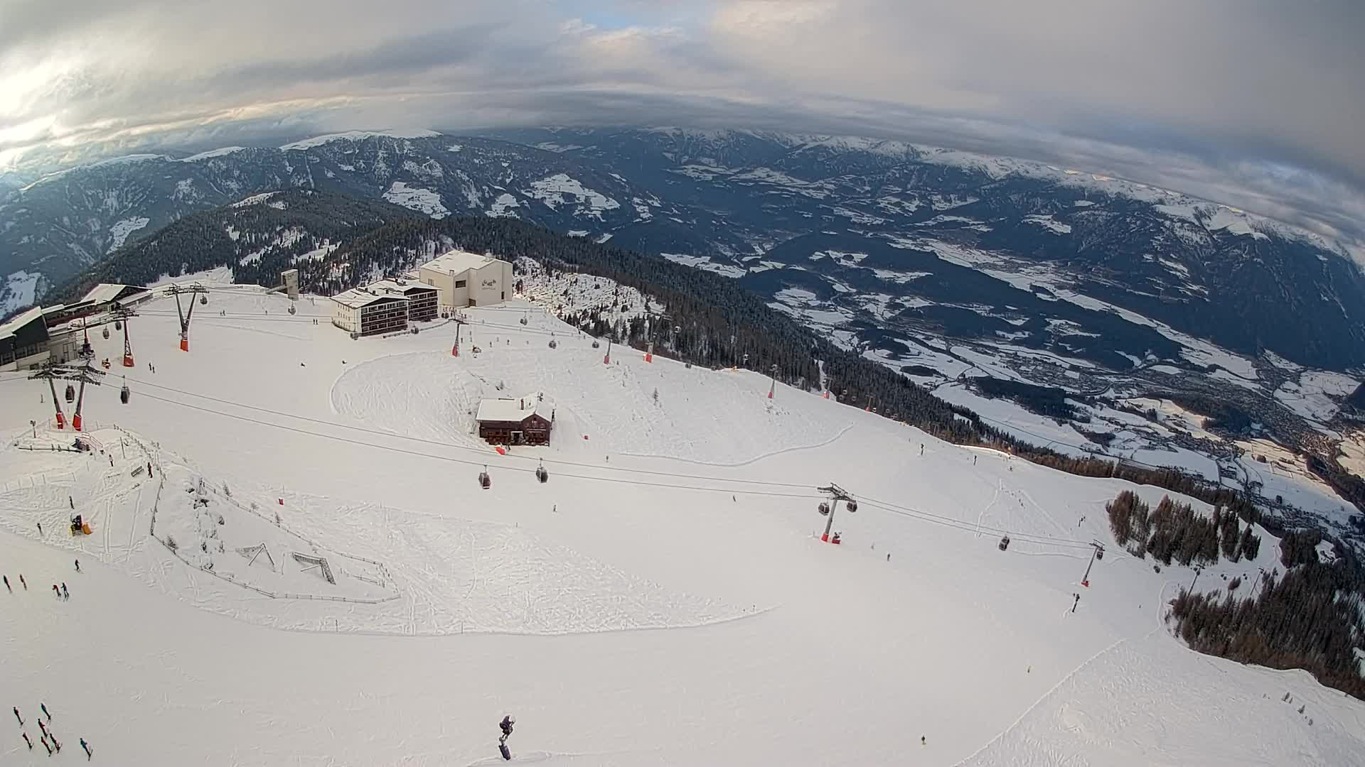 Skigebiet Kronplatz Gipfel | Blick auf Bruneck