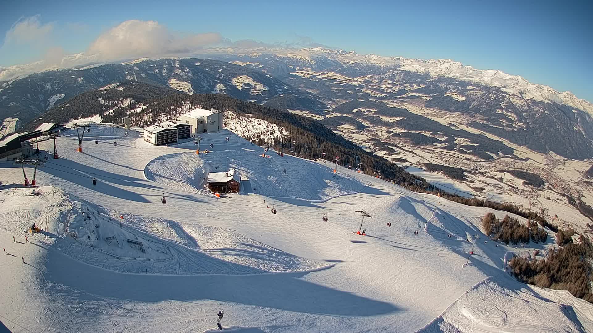 Cima estación de esquí Kronplatz | vista hacia Brunico
