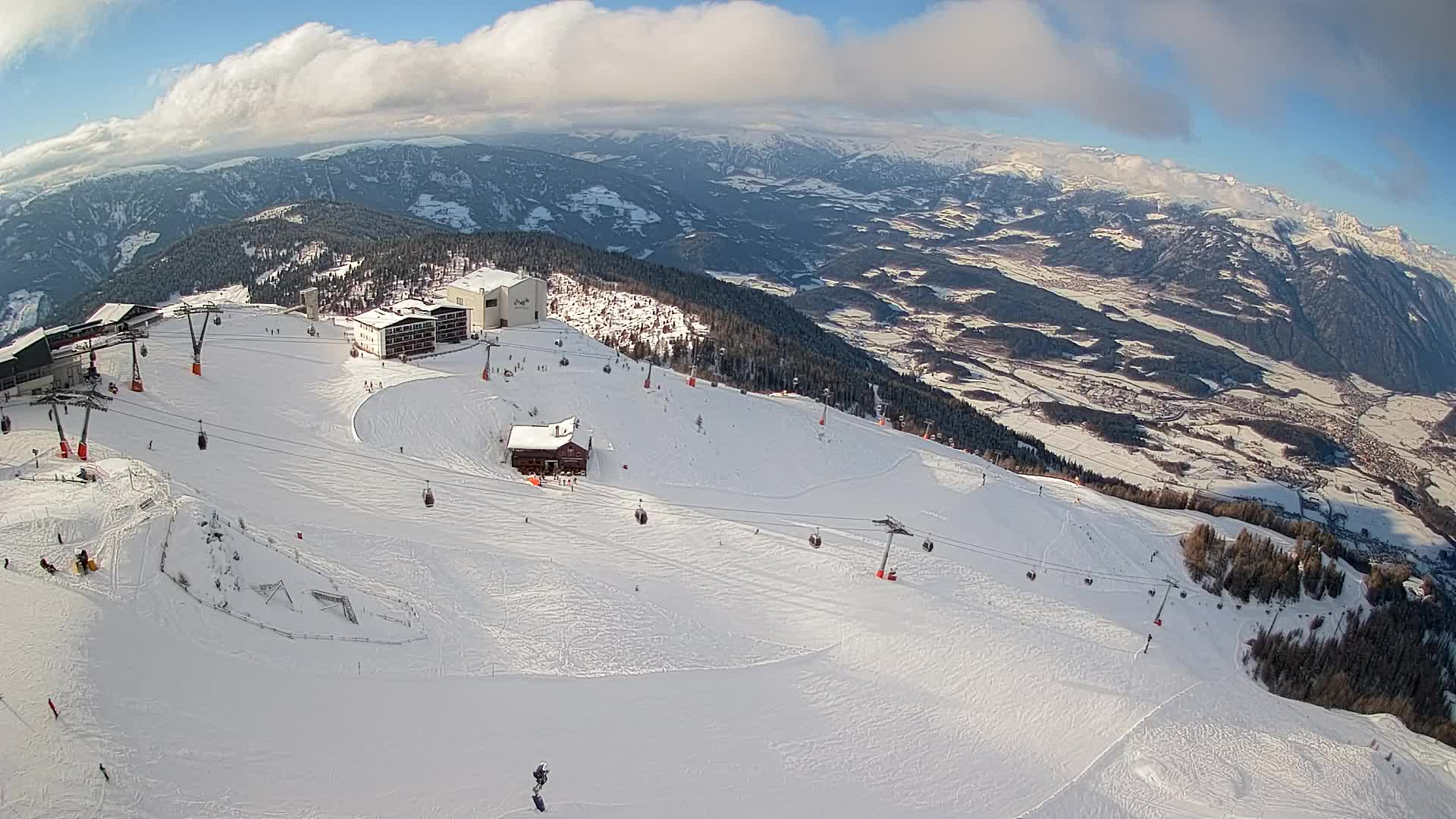 Cima estación de esquí Kronplatz | vista hacia Brunico
