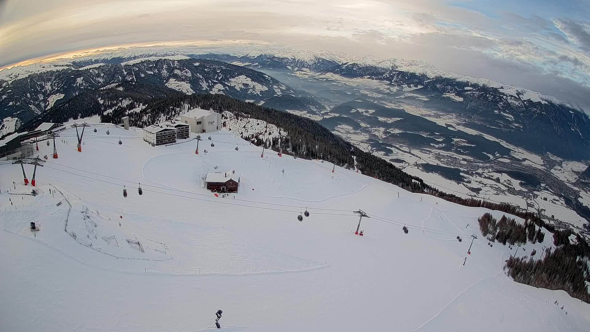Skigebiet Kronplatz Gipfel | Blick auf Bruneck