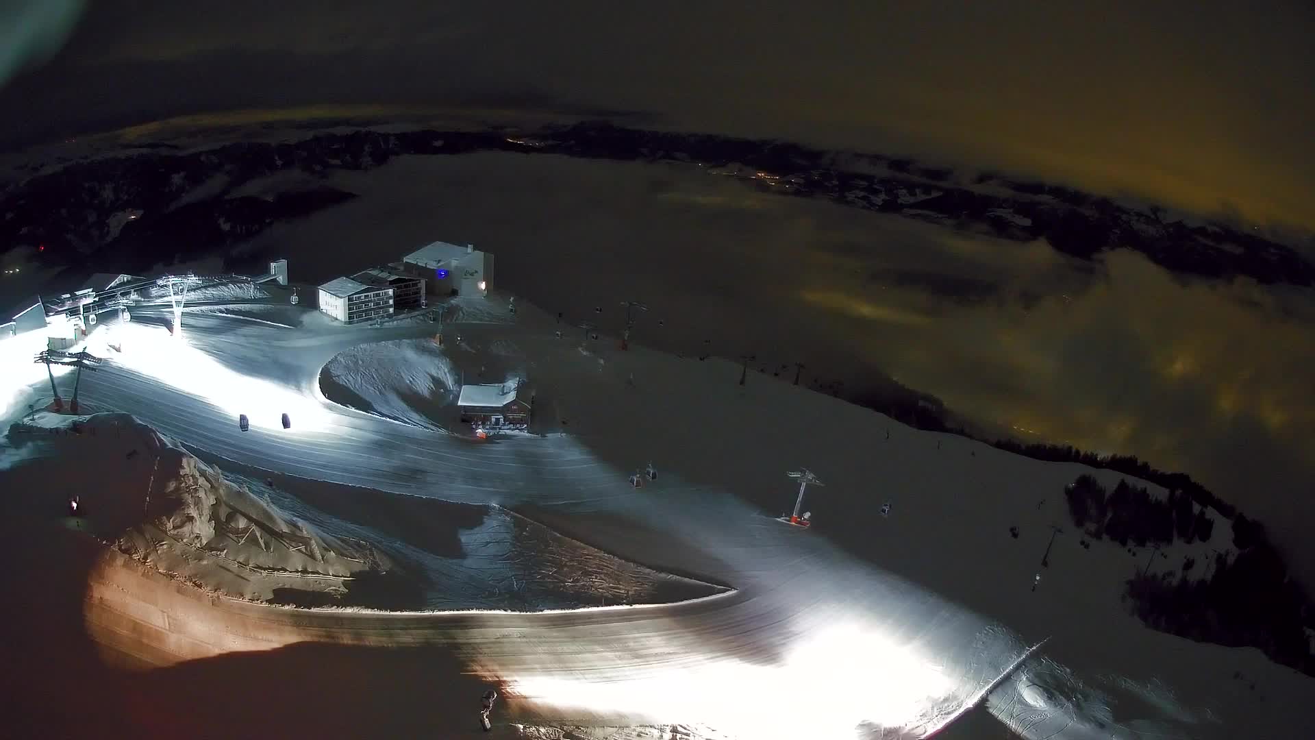 Cima estación de esquí Kronplatz | vista hacia Brunico