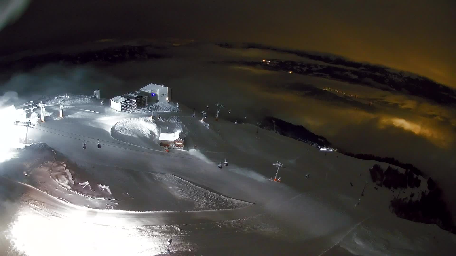 Cima estación de esquí Kronplatz | vista hacia Brunico
