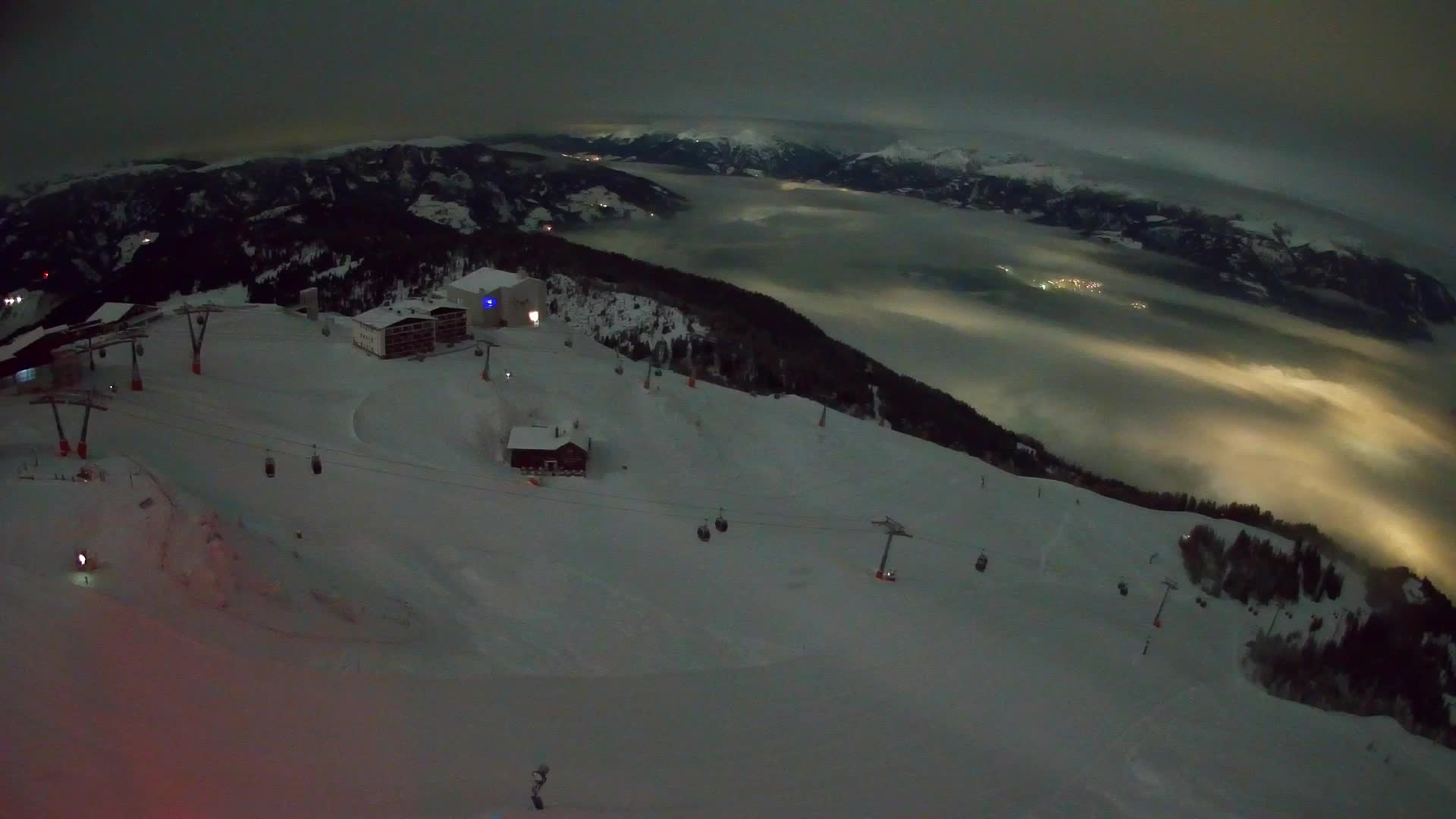 Cima estación de esquí Kronplatz | vista hacia Brunico