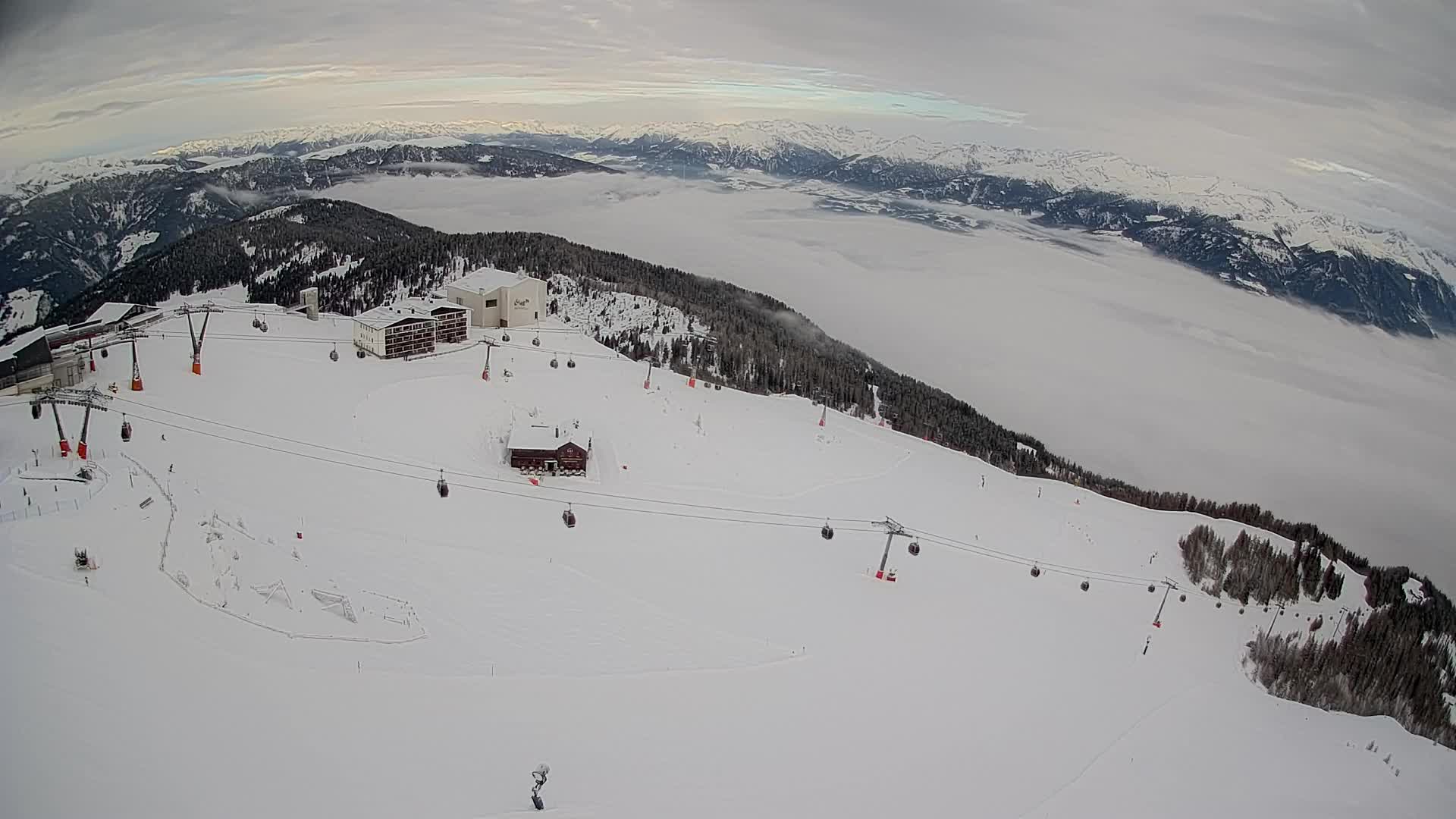 Cima estación de esquí Kronplatz | vista hacia Brunico