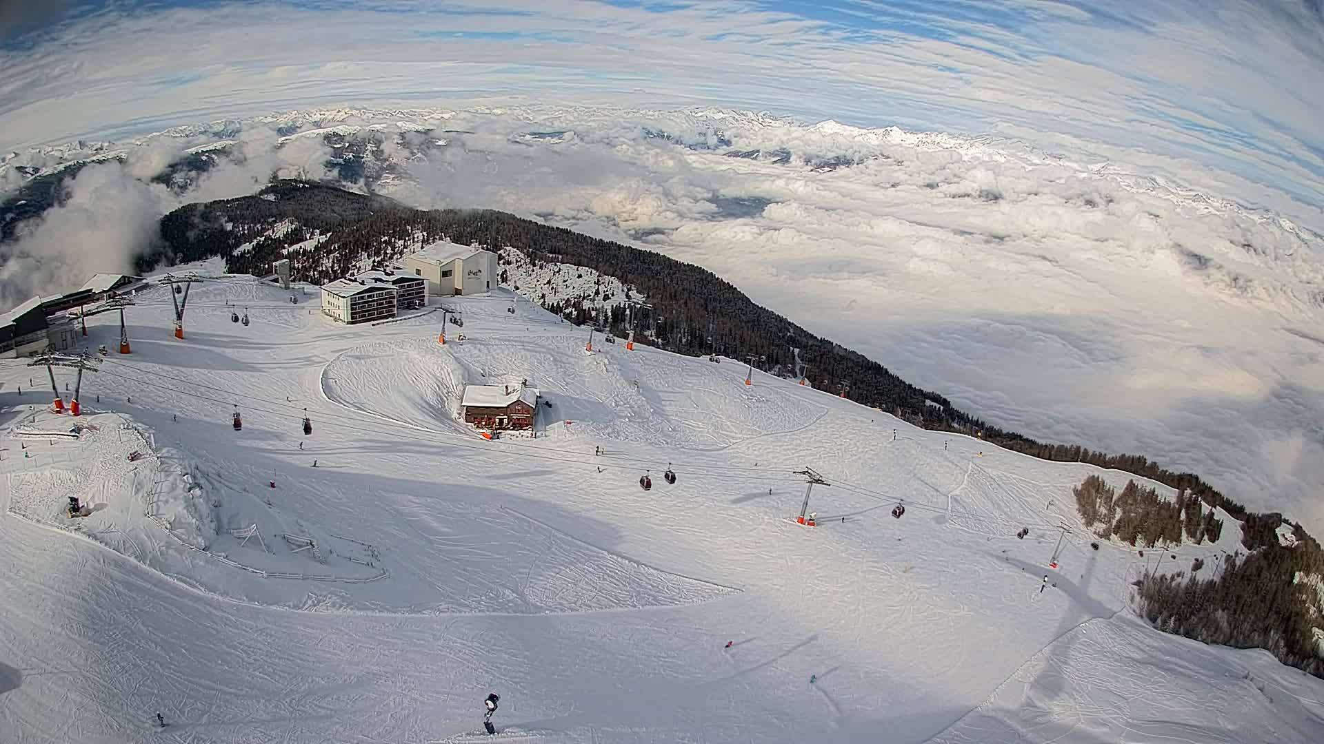 Cima estación de esquí Kronplatz | vista hacia Brunico