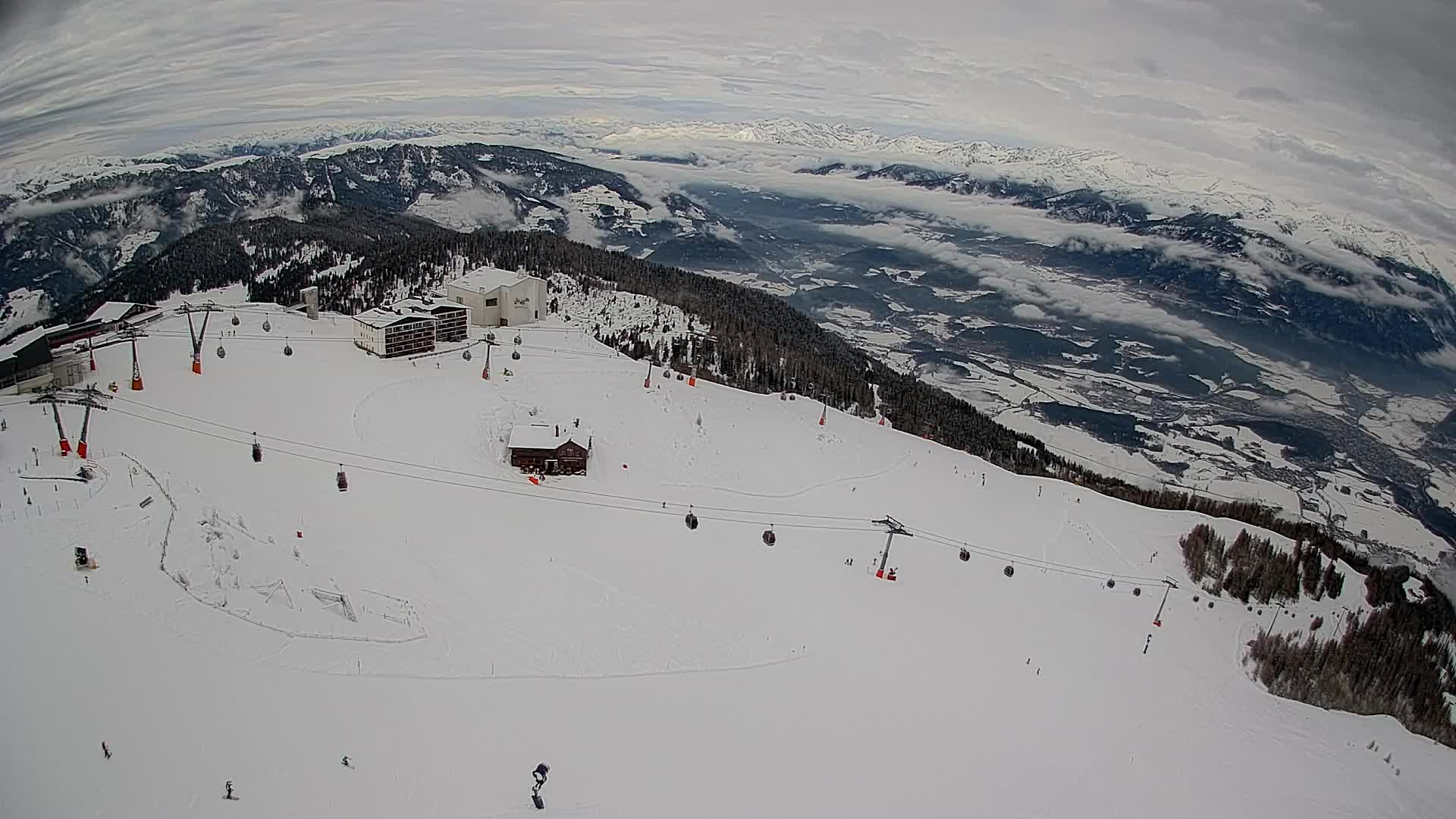 Cima estación de esquí Kronplatz | vista hacia Brunico