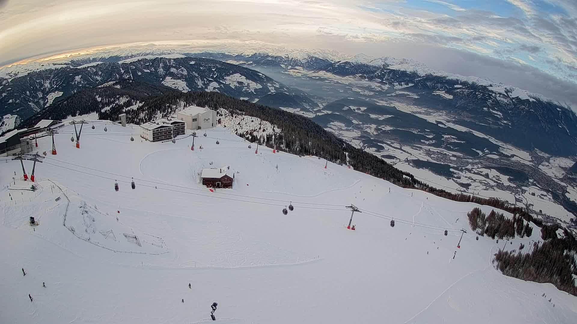 Skigebiet Kronplatz Gipfel | Blick auf Bruneck