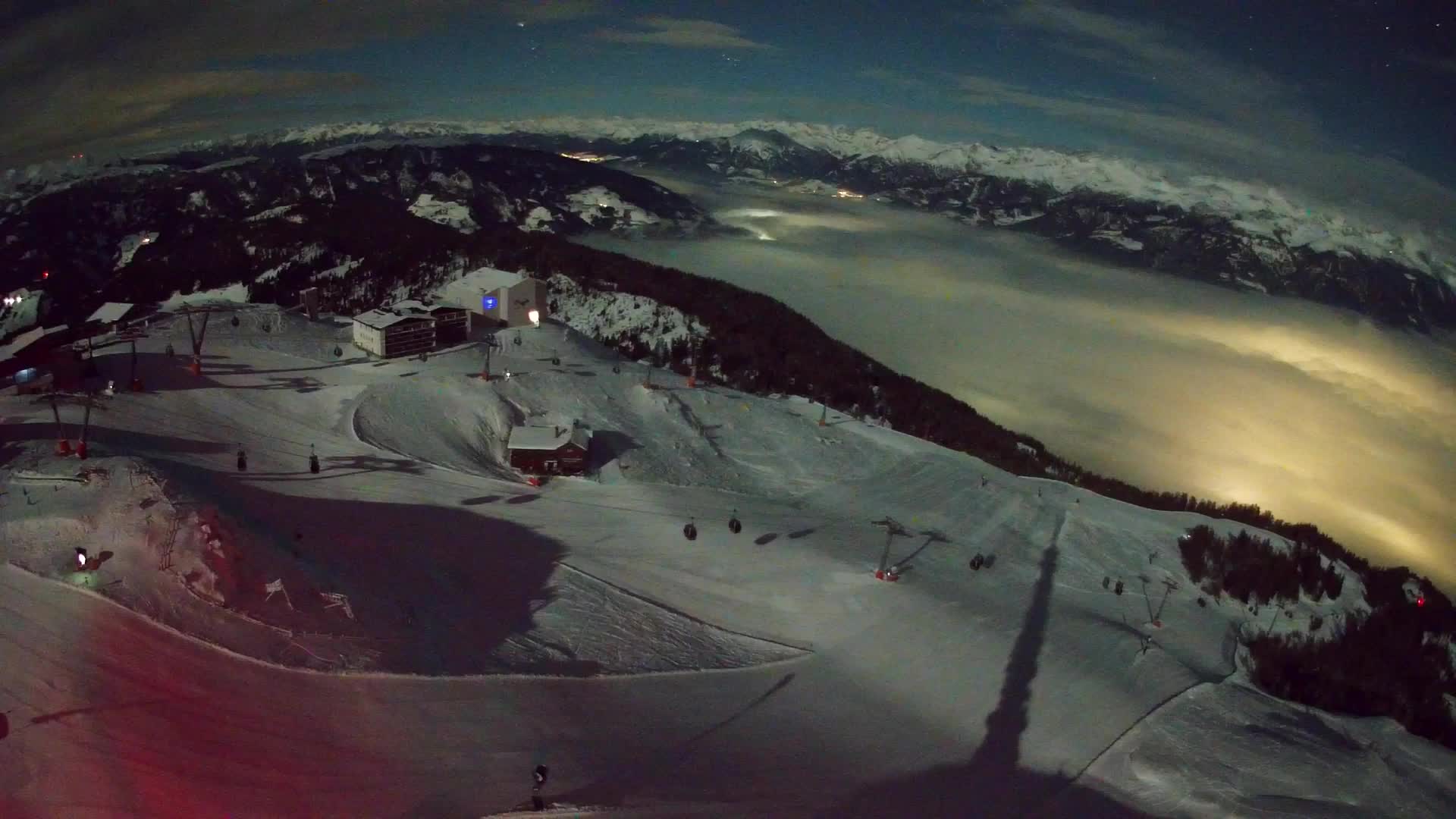 Cima estación de esquí Kronplatz | vista hacia Brunico