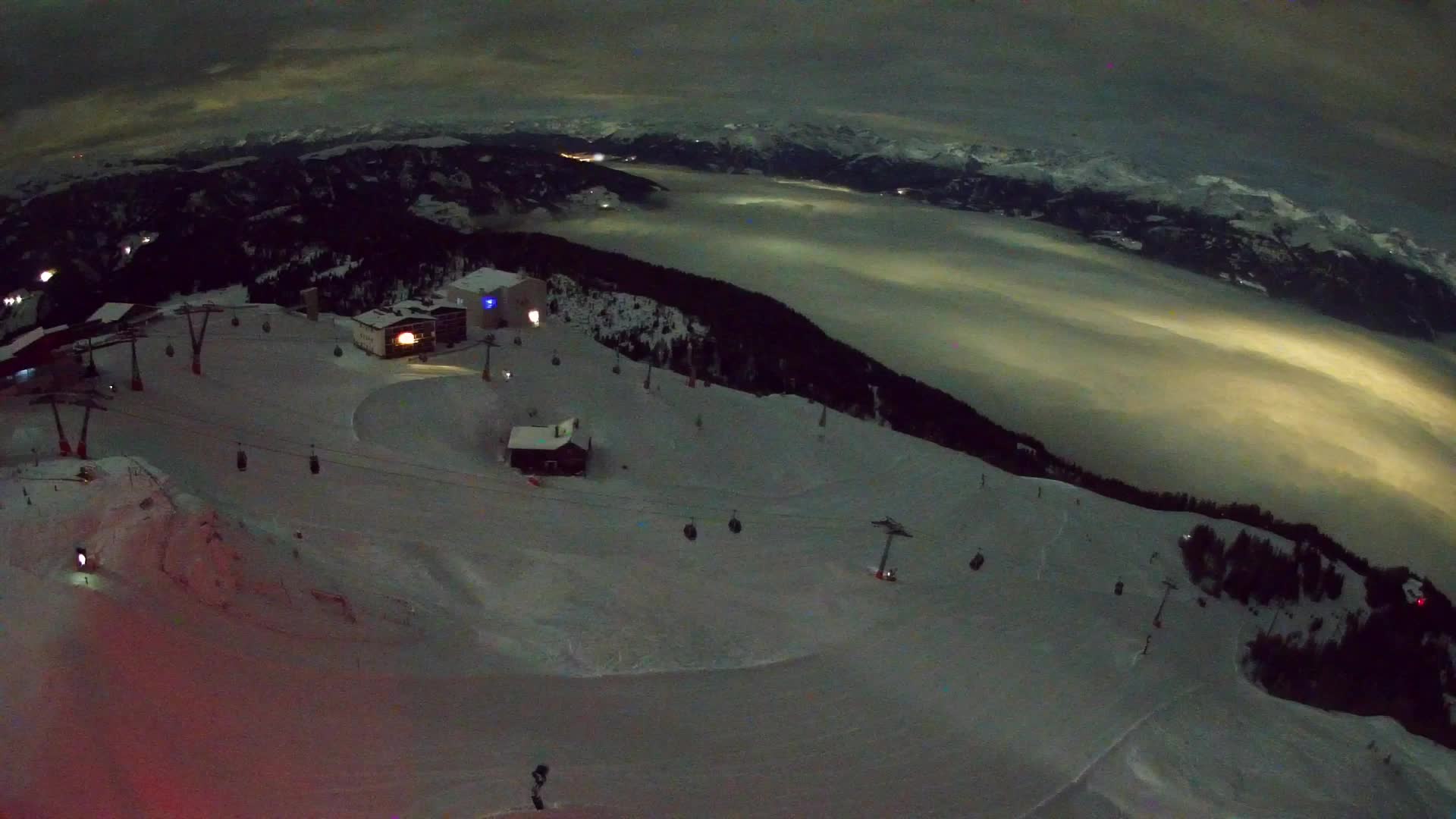 Cima estación de esquí Kronplatz | vista hacia Brunico