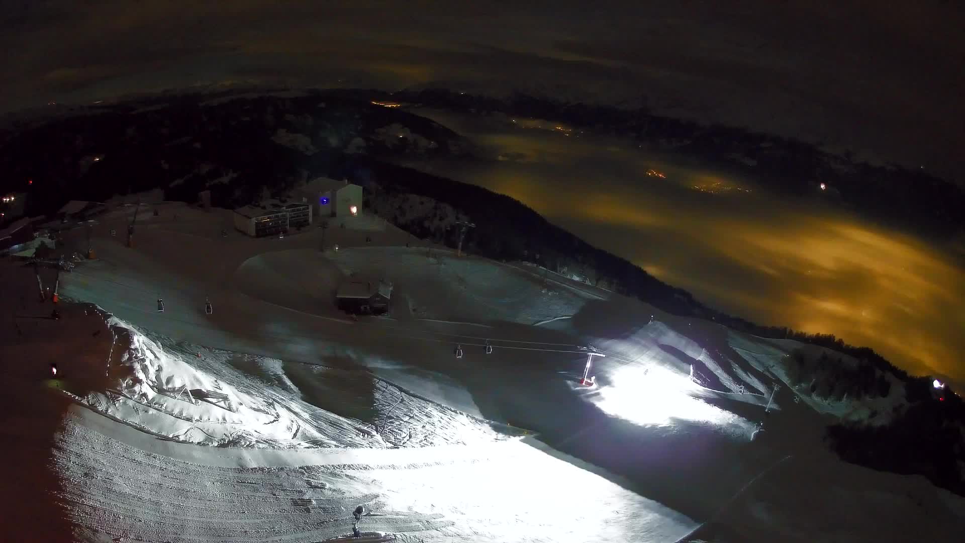 Cima estación de esquí Kronplatz | vista hacia Brunico