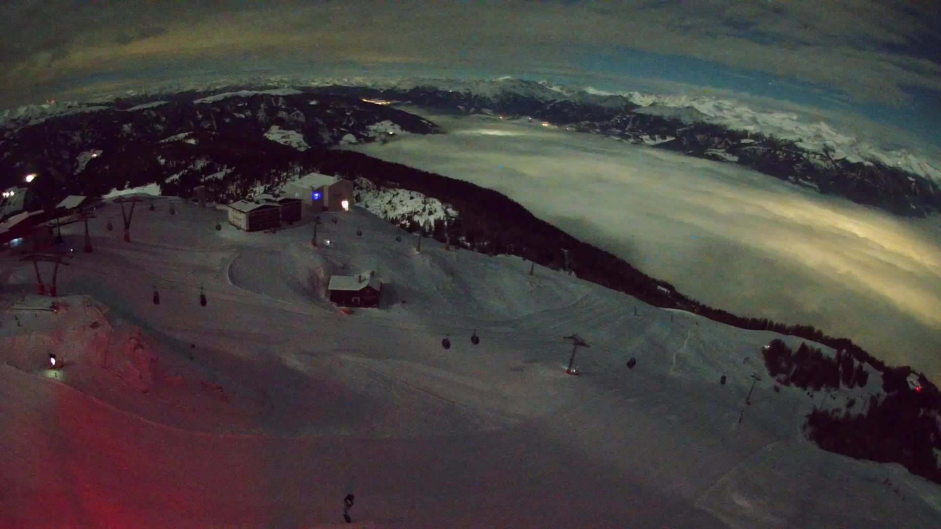 Cima estación de esquí Kronplatz | vista hacia Brunico