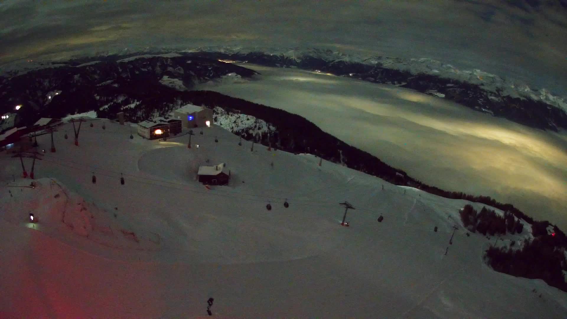 Cima estación de esquí Kronplatz | vista hacia Brunico