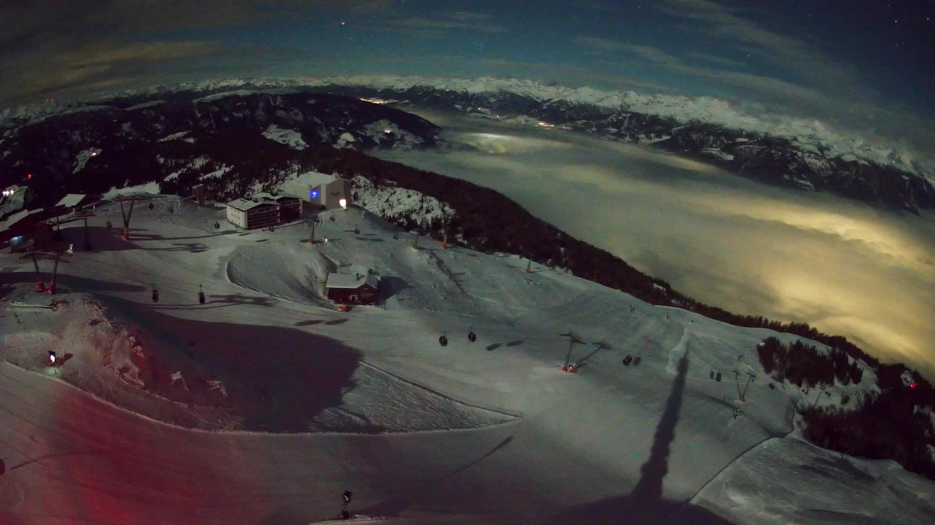Cima estación de esquí Kronplatz | vista hacia Brunico
