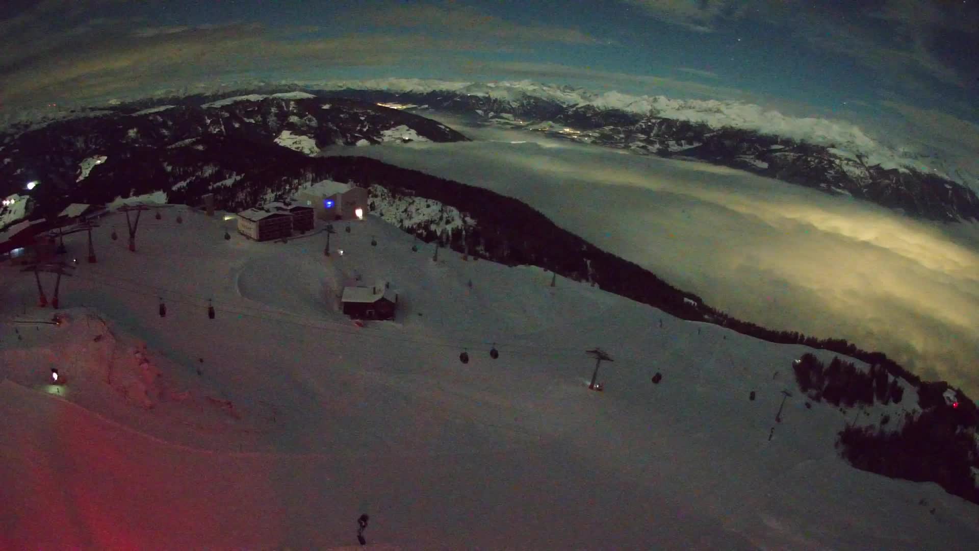 Cima estación de esquí Kronplatz | vista hacia Brunico