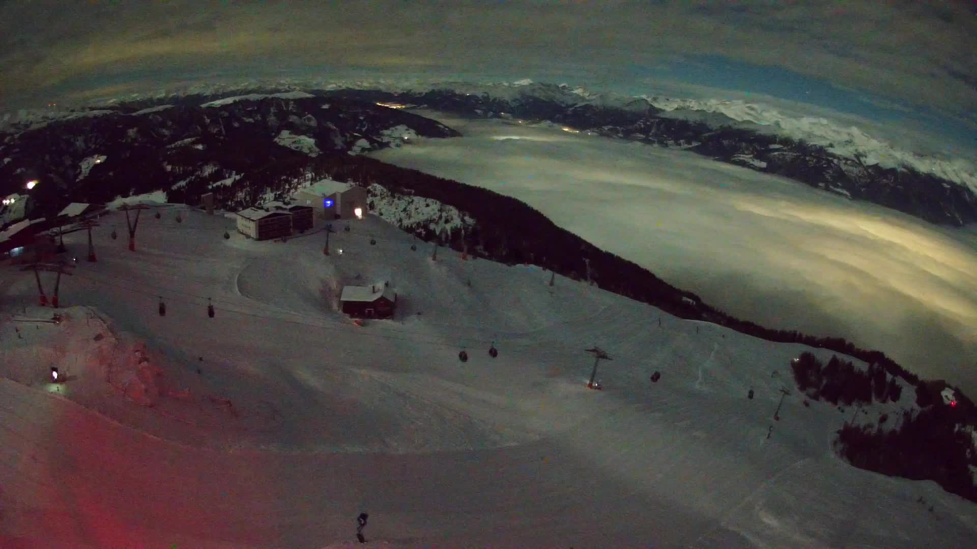 Cima estación de esquí Kronplatz | vista hacia Brunico