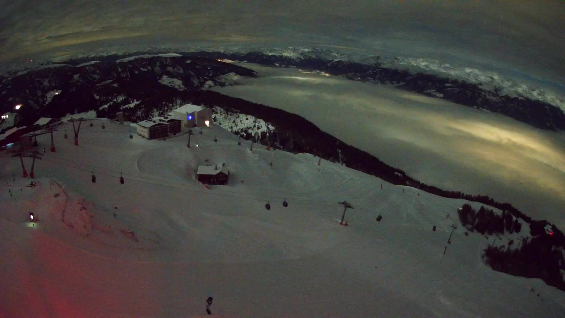 Cima estación de esquí Kronplatz | vista hacia Brunico