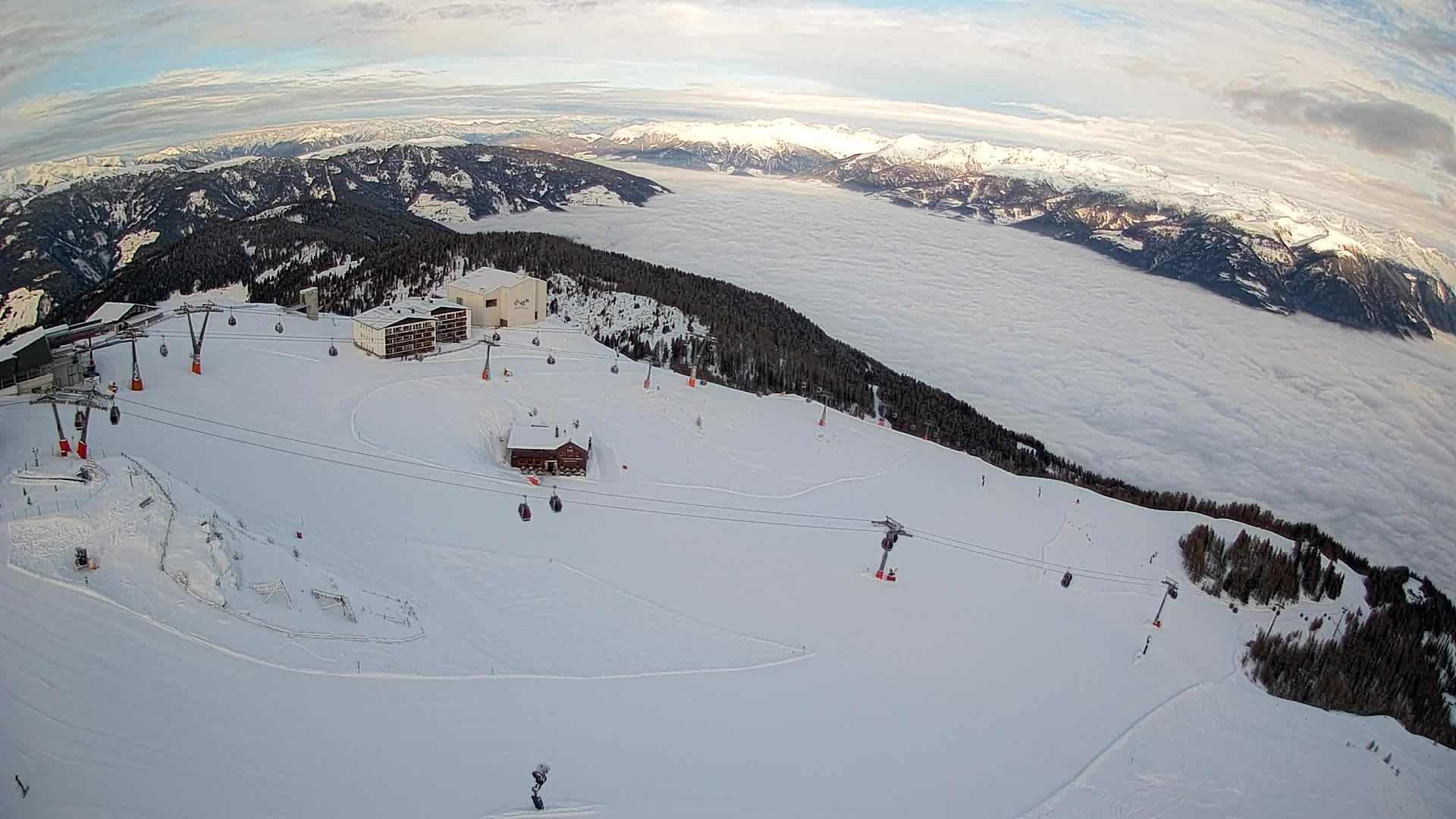 Cima estación de esquí Kronplatz | vista hacia Brunico