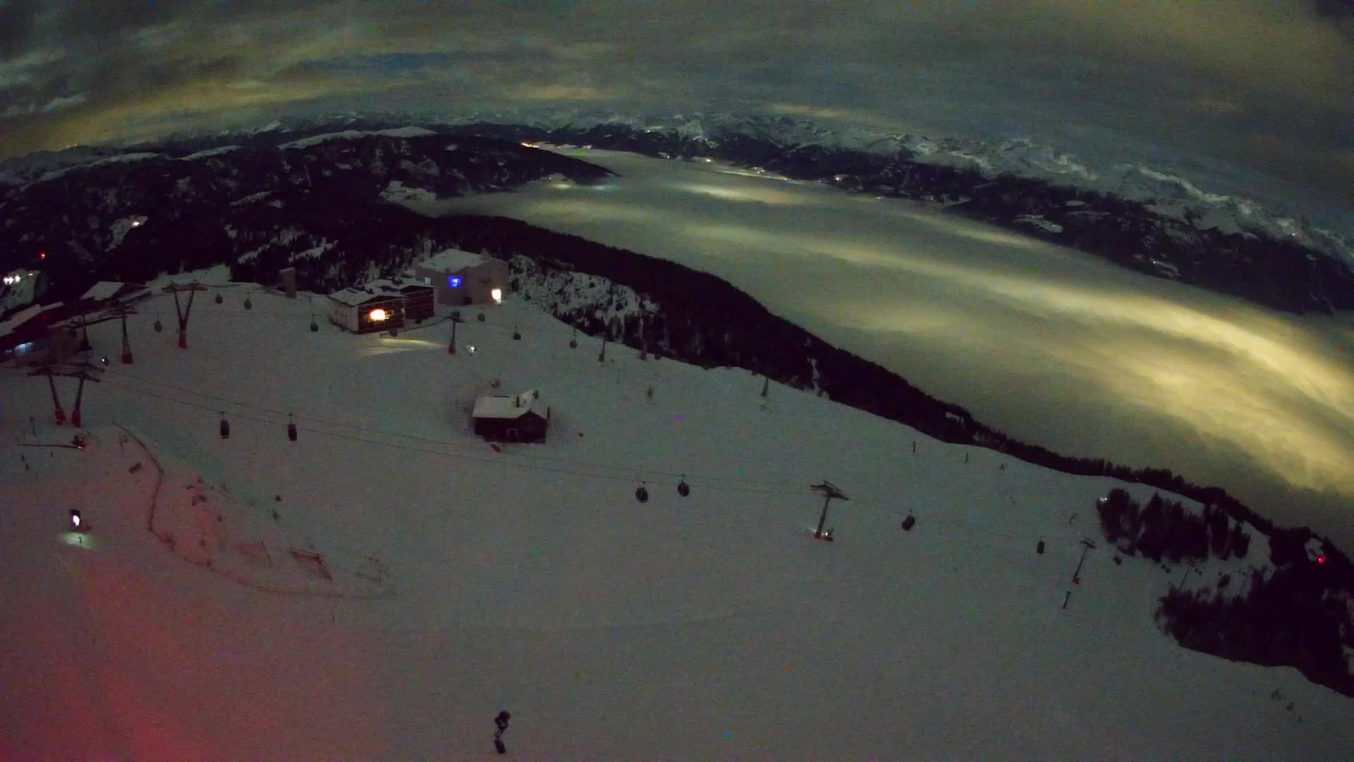 Cima estación de esquí Kronplatz | vista hacia Brunico