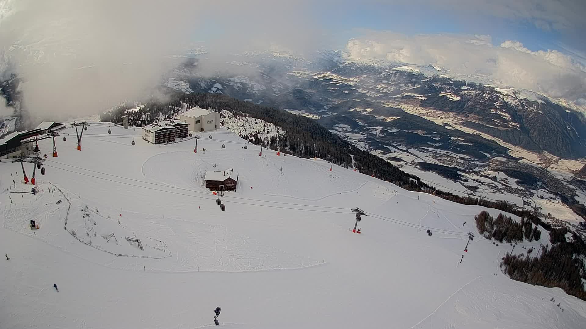 Cima estación de esquí Kronplatz | vista hacia Brunico
